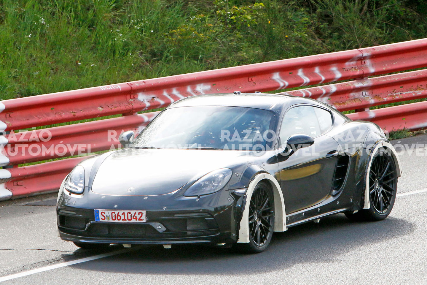 Porsche 718 Cayman mula de testes