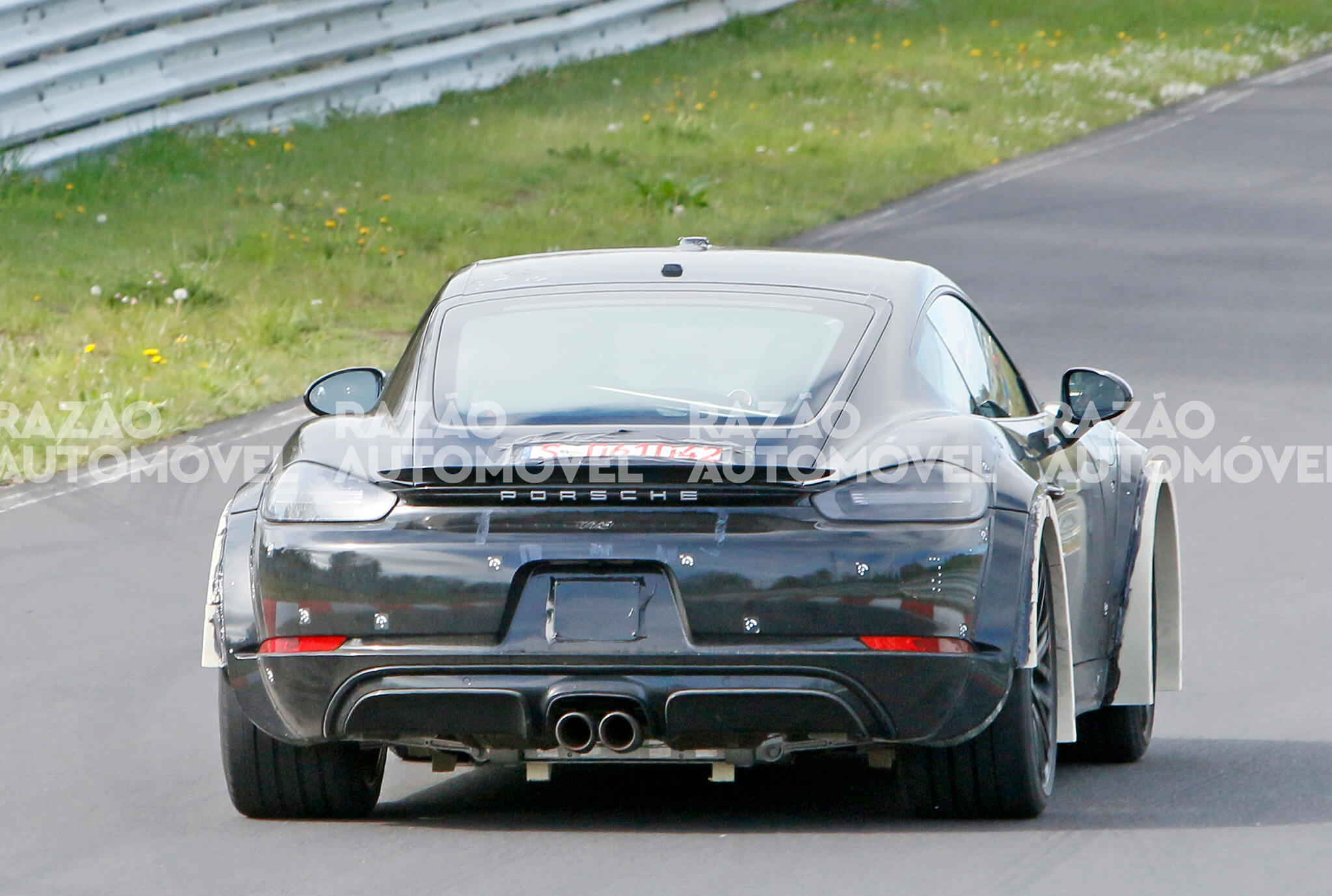 Porsche 718 Cayman mula de testes