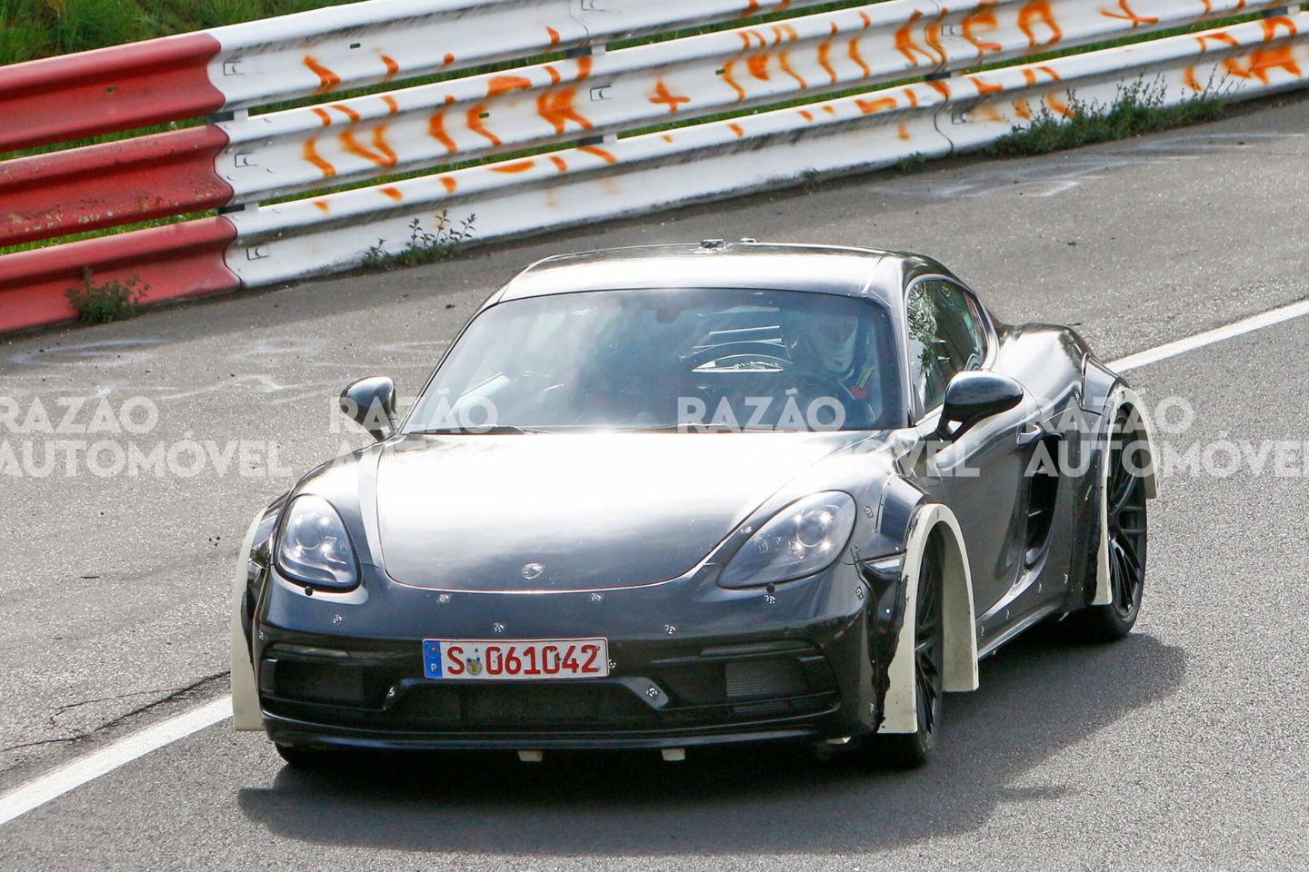 Porsche 718 Cayman mula de testes