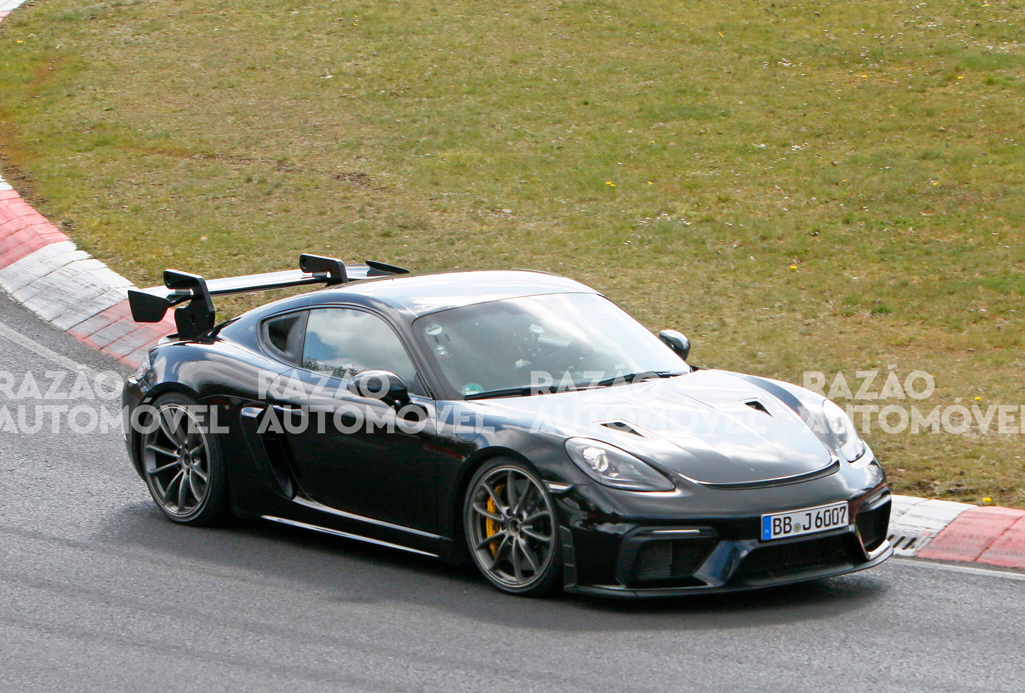 Porsche 718 Cayman GT4 RS fotos-espia