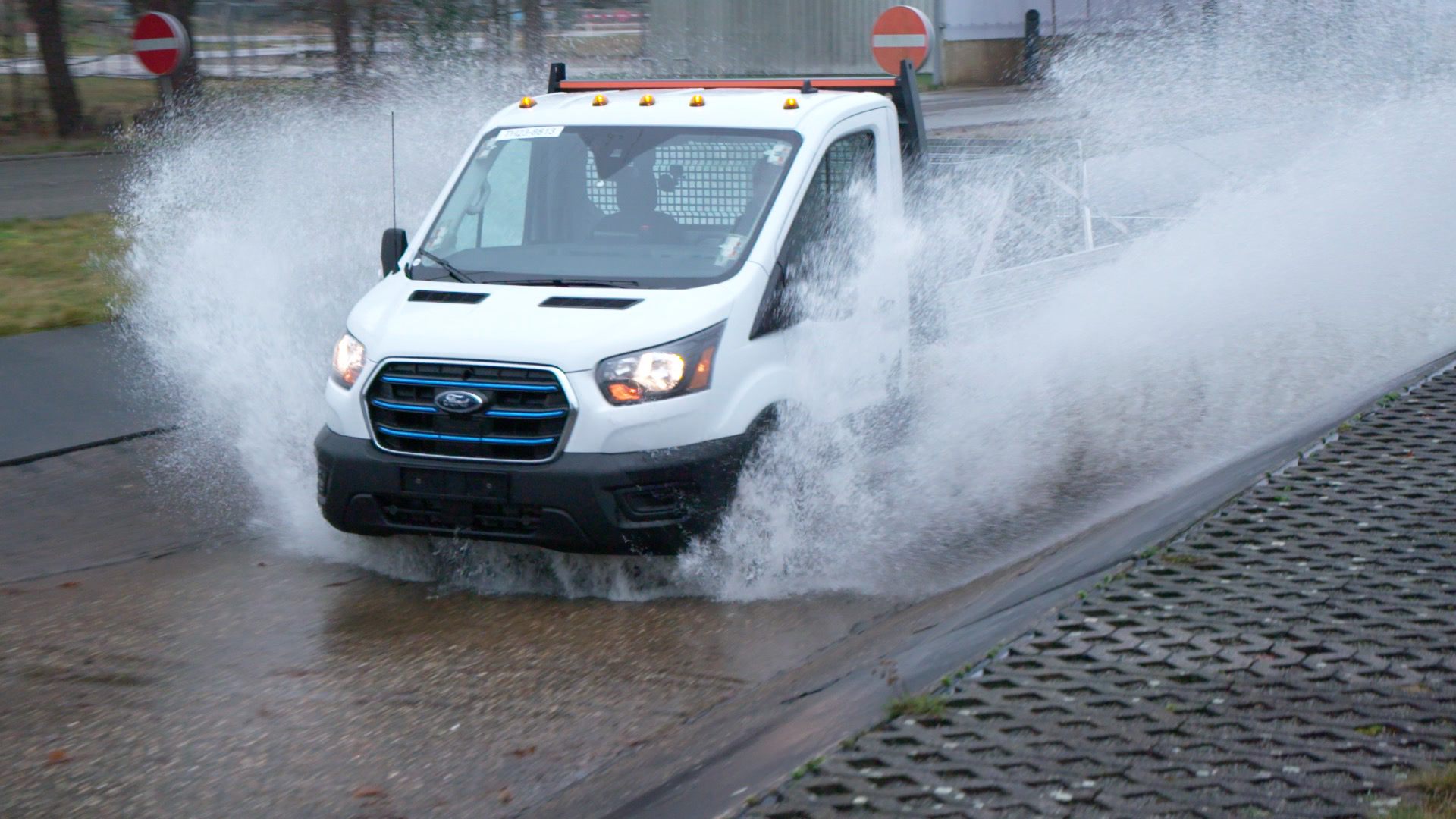 Ford E-Transit 4