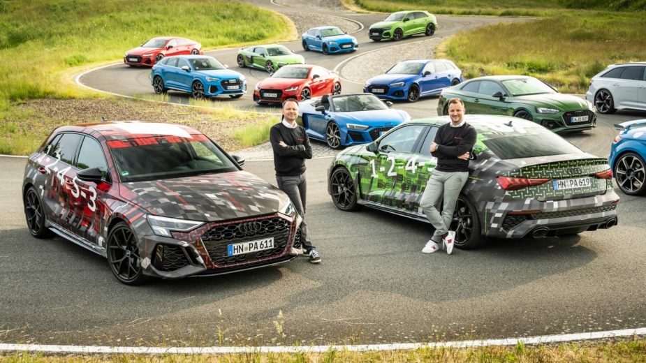 Sebastian Grams, diretor administrativo da Audi Sport e Rolf Michl, chefe de vendas e marketing com Audi RS 3 Sportback e Audi RS 3 Sedan