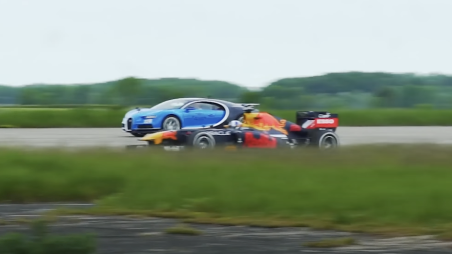 Drag Race Bugatti Chiron vs Formula 1
