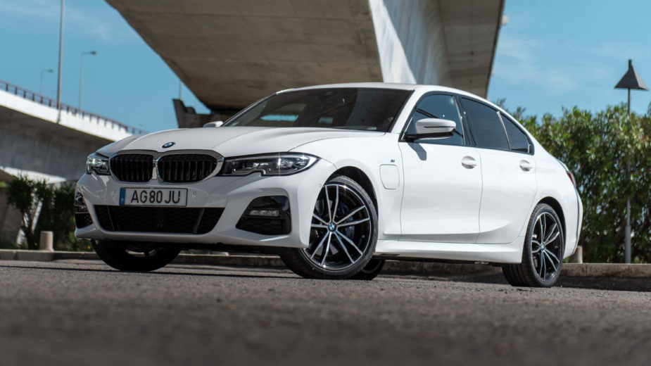 BMW 320e. Conduzimos o S rie 3 h brido plug in mais acess vel da gama