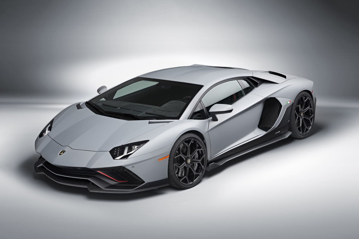 Lamborghini Aventador LP780-4 Ultimae 12