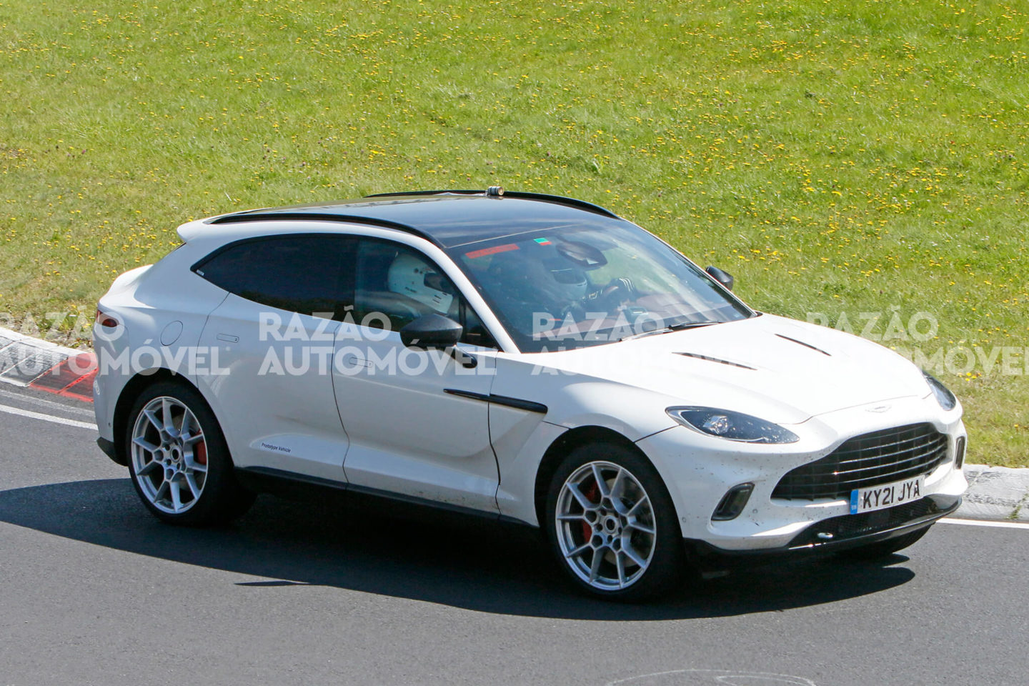 fotos-espia_Aston Martin DBX Hybrid 7