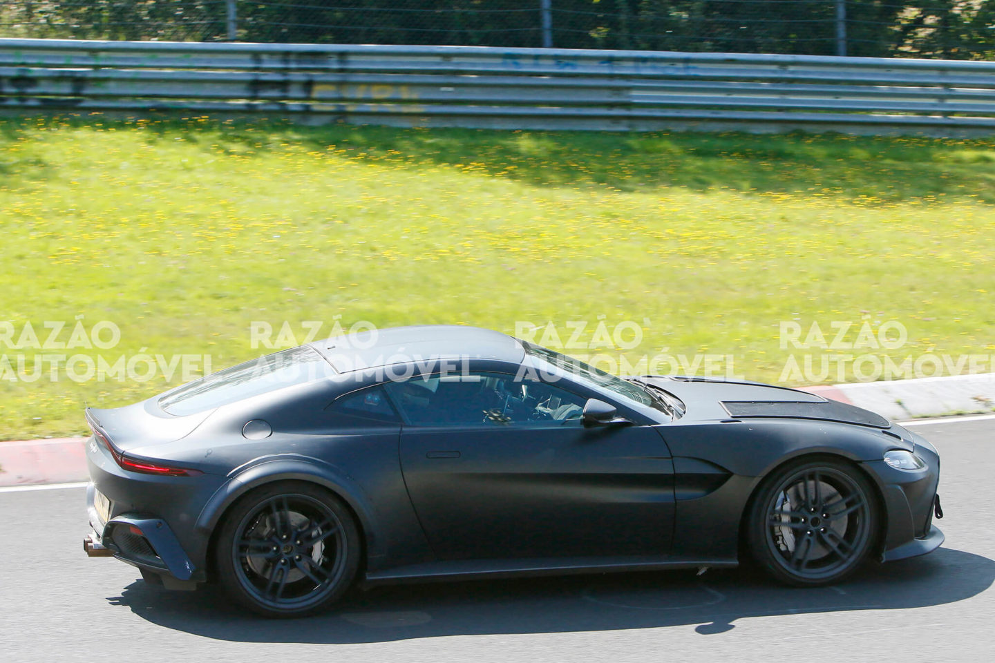 fotos-espia Aston Martin Vantage