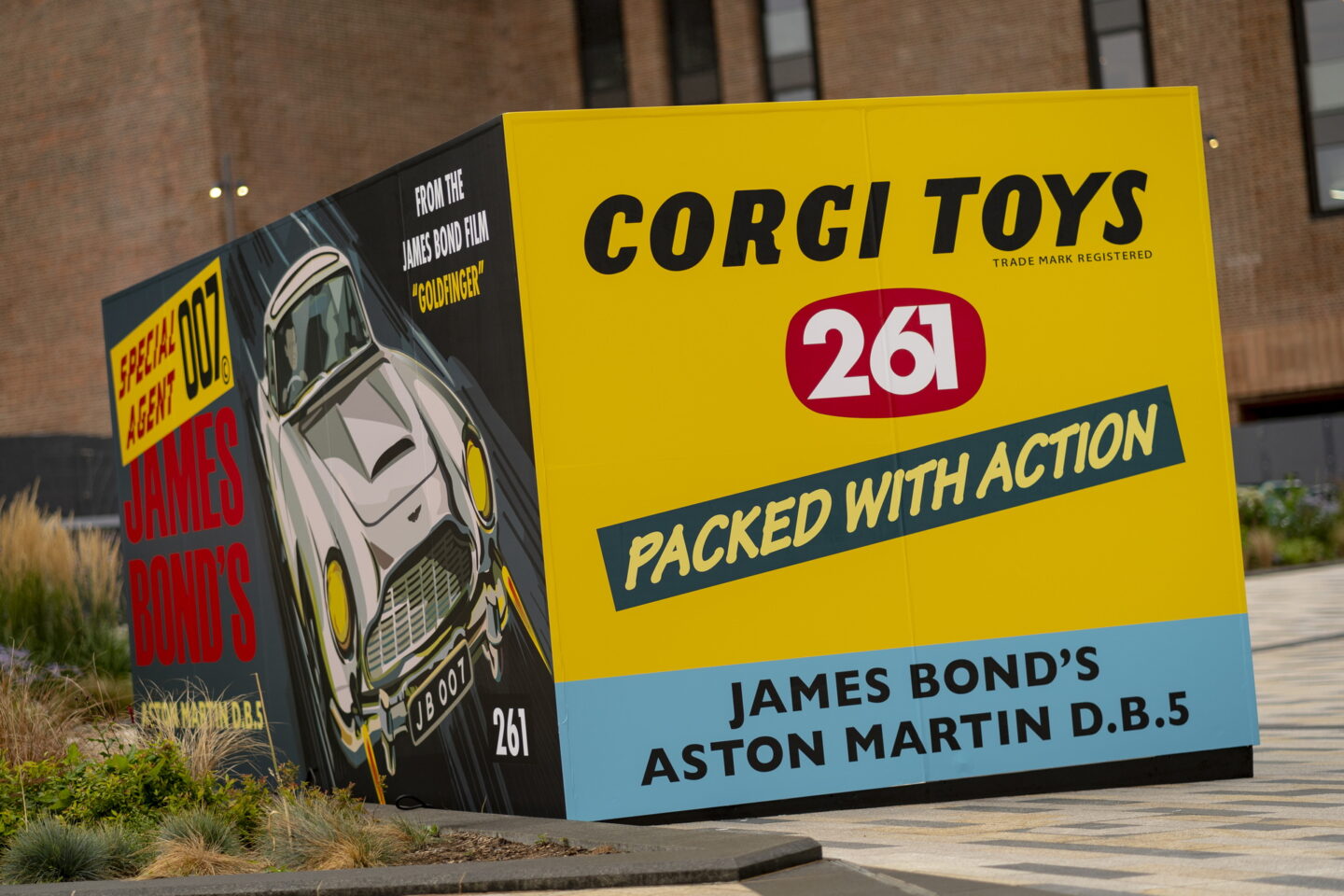 Aston Martin no time to die 007 corgi