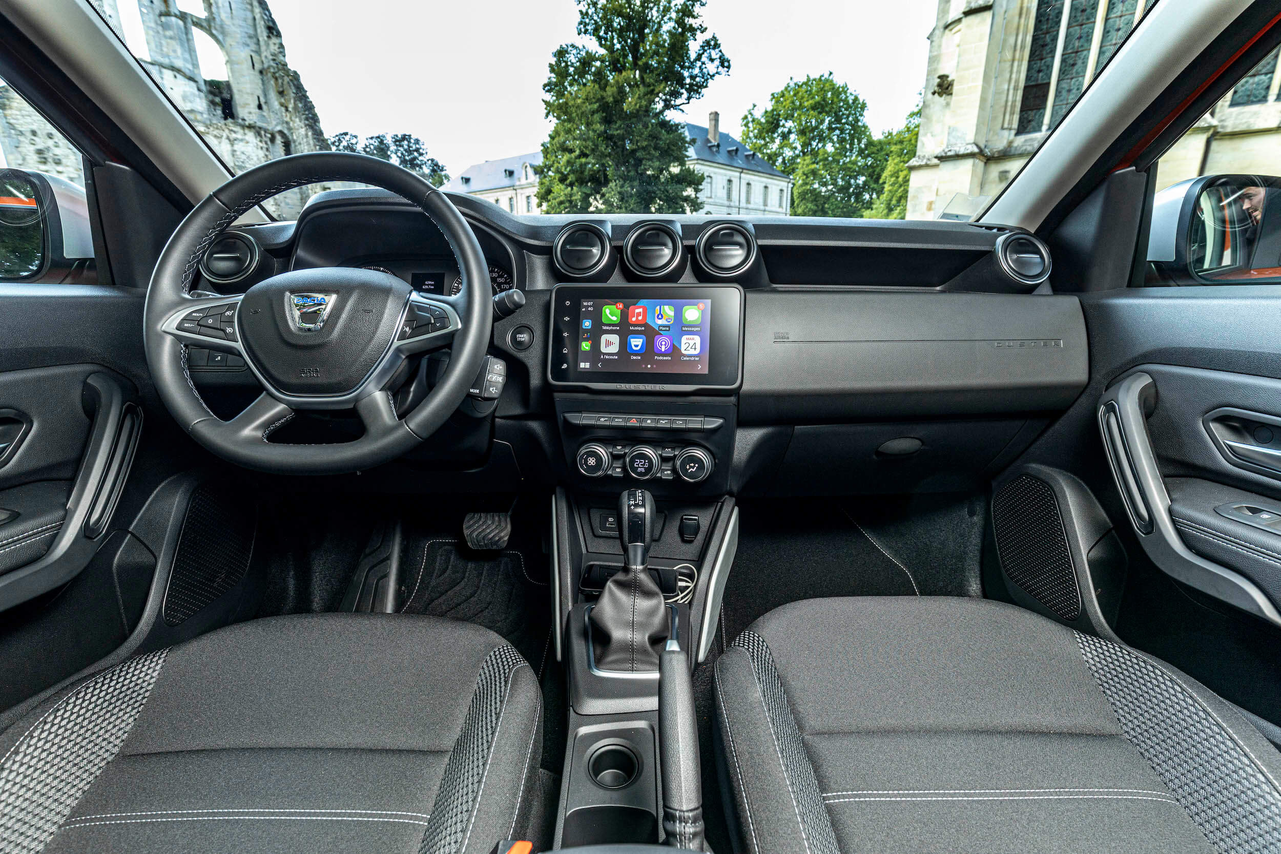 dacia duster 2022 interior