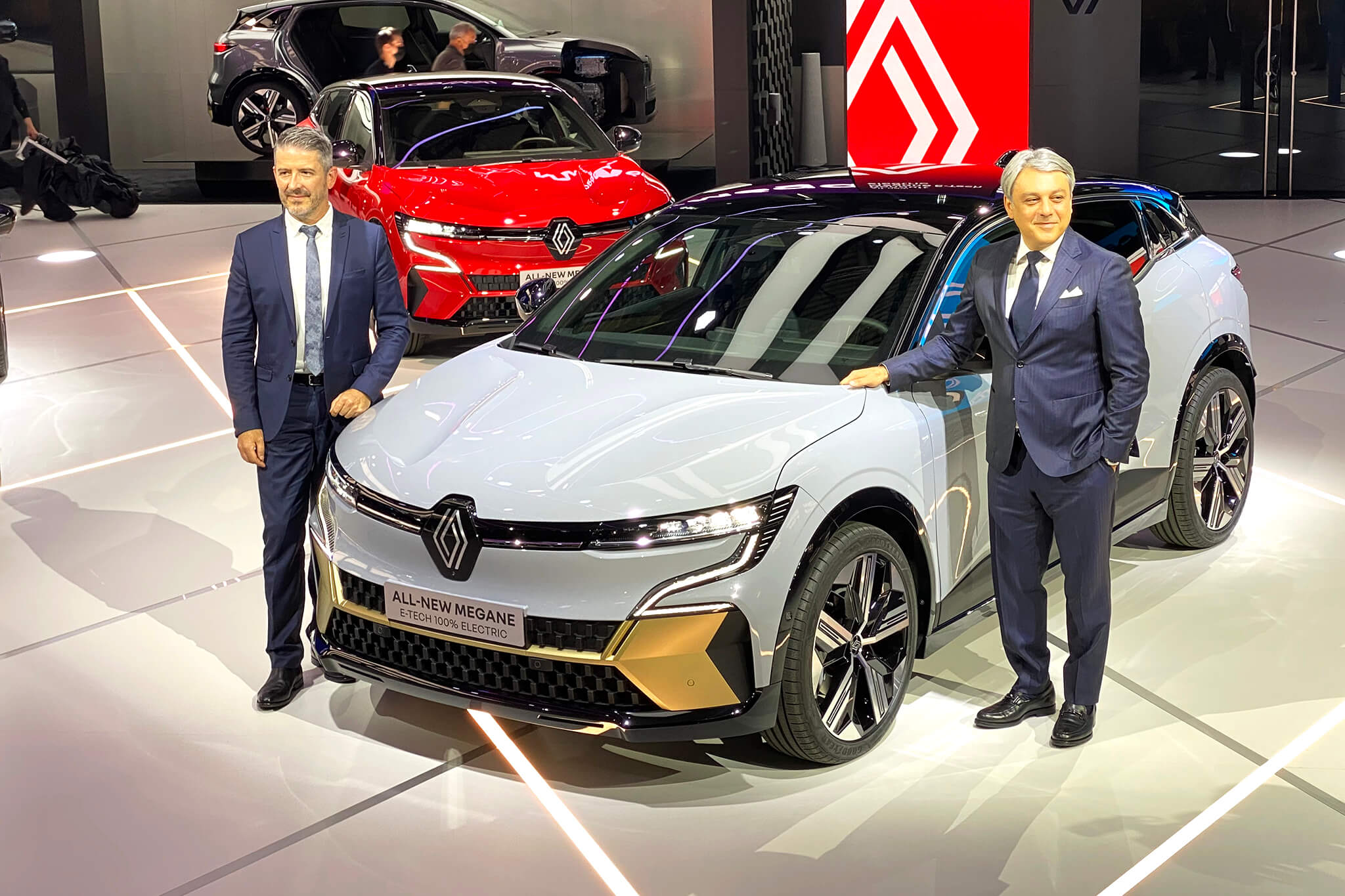 Renault Mégane E-Tech Electric com Luca de Meo e Gilles Vidal.