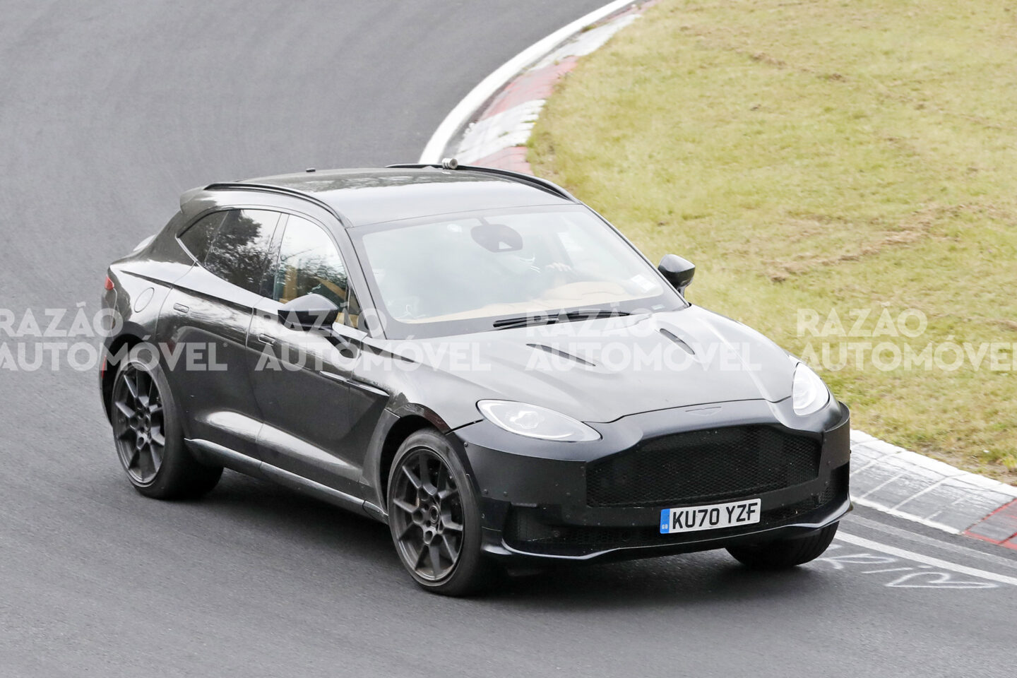 Aston MArtin DBX V12 fotos-espia