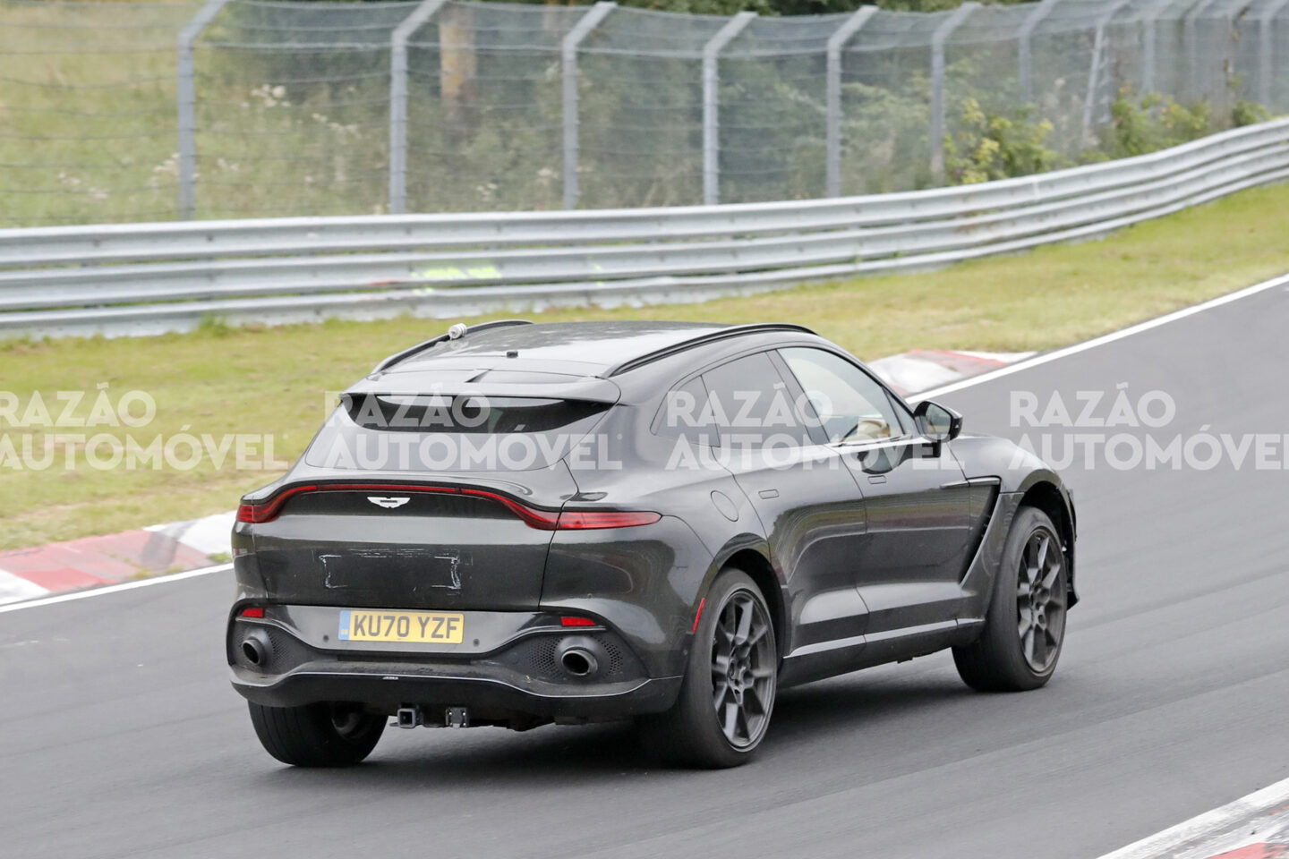 Aston MArtin DBX V12 fotos-espia