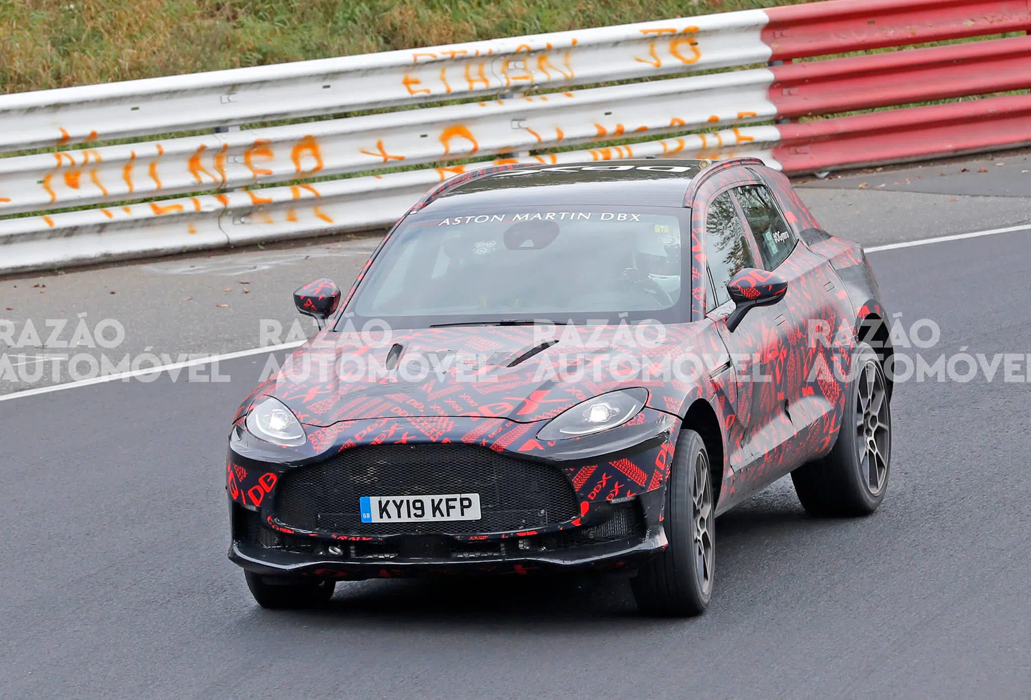 Aston Martin DBX S fotos-espia