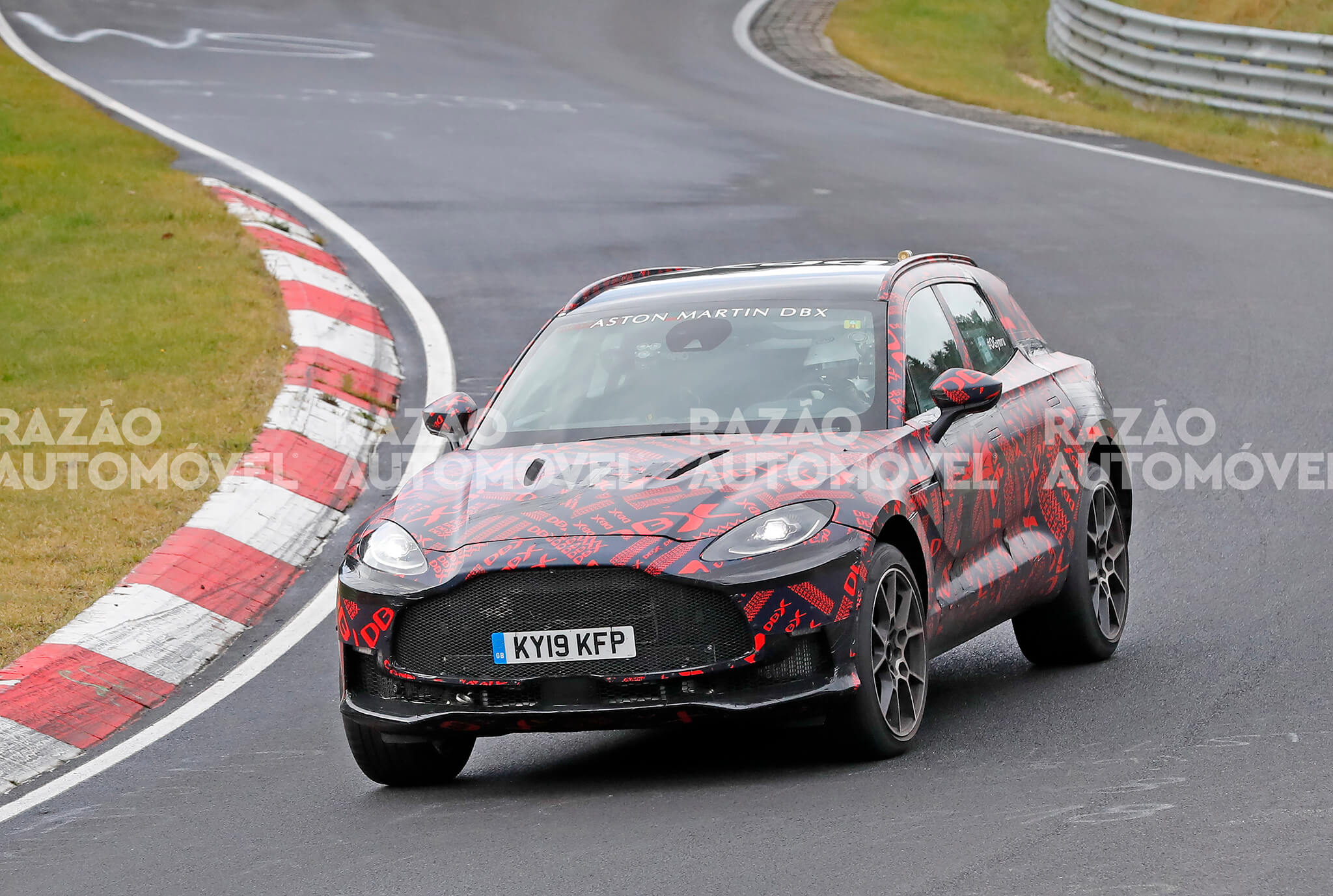 Aston Martin DBX S fotos-espia