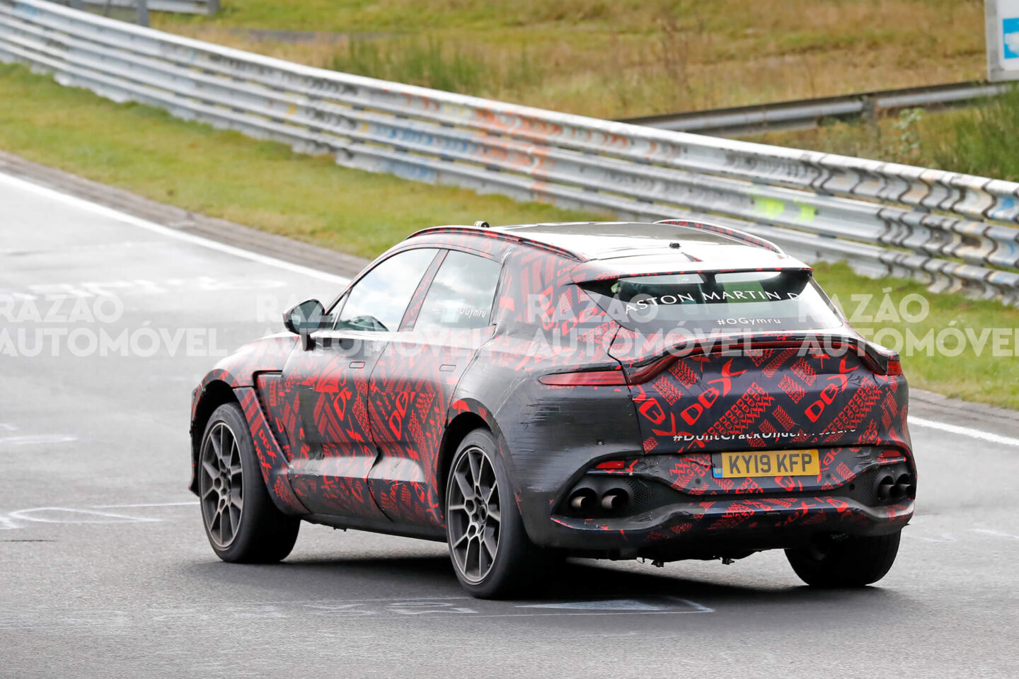 Aston Martin DBX S fotos-espia