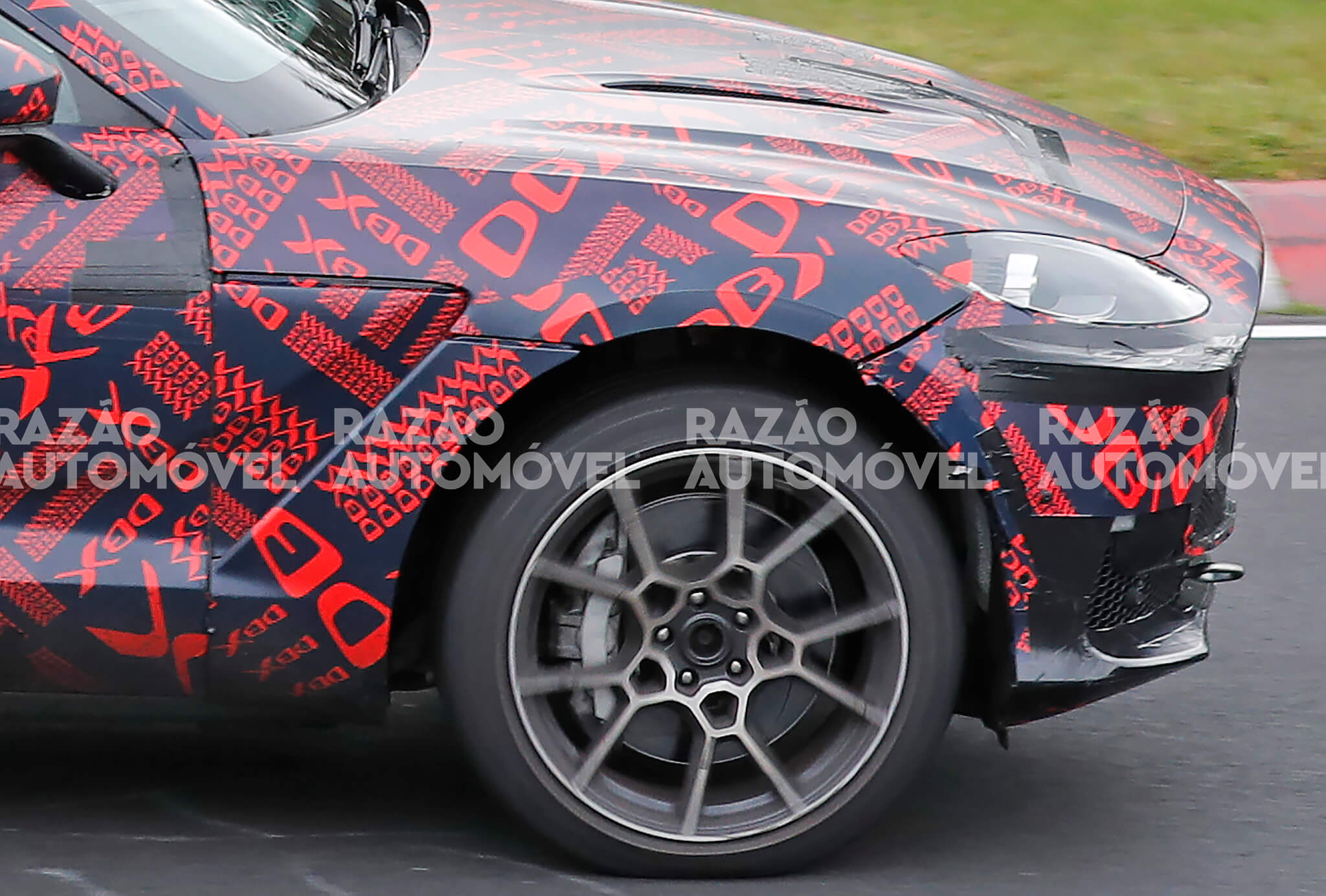 Aston Martin DBX S fotos-espia