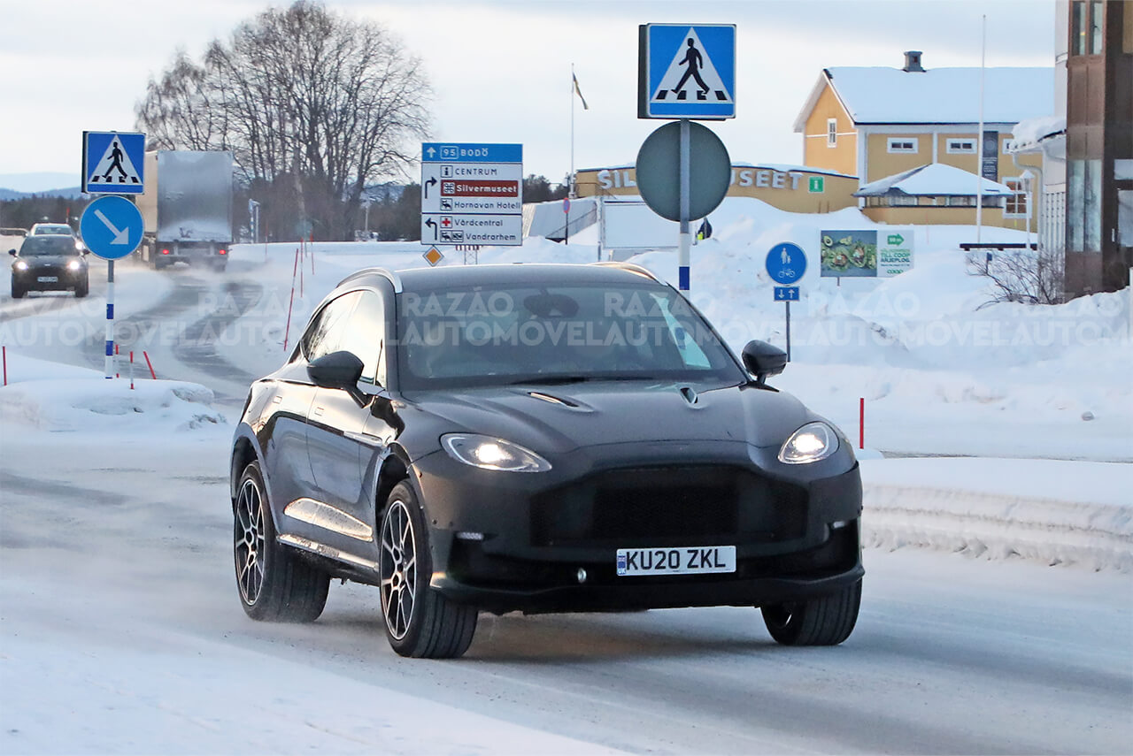 Aston MArtin DBX S fotos-espia