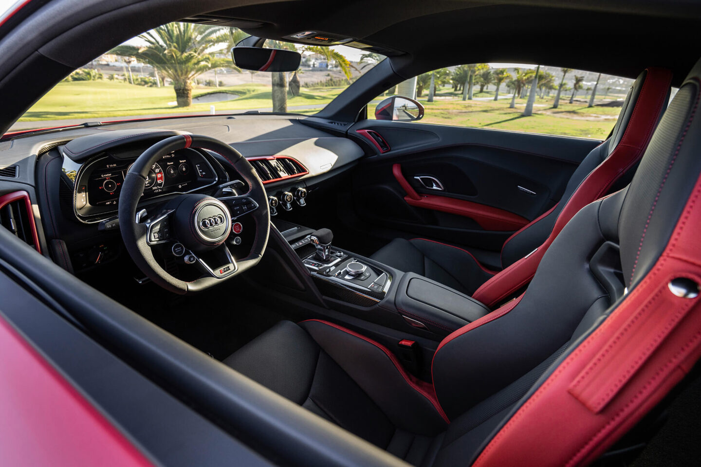 Interior R8