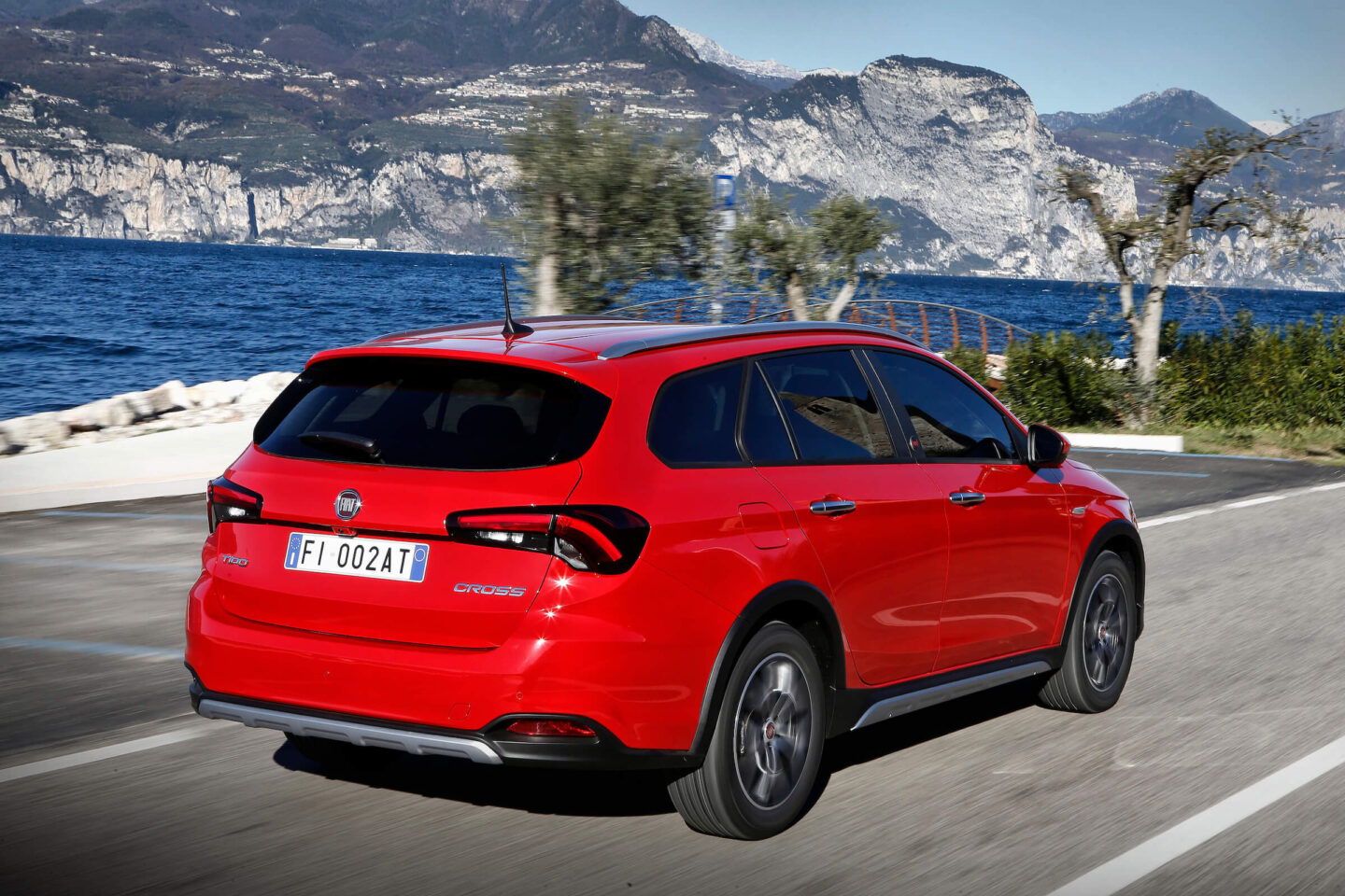 fiat tipo cross (red)