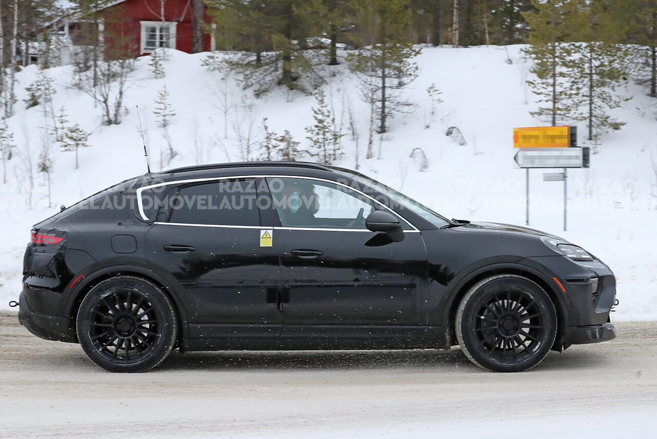 Porsche Macan EV fotos espia 2022 perfil