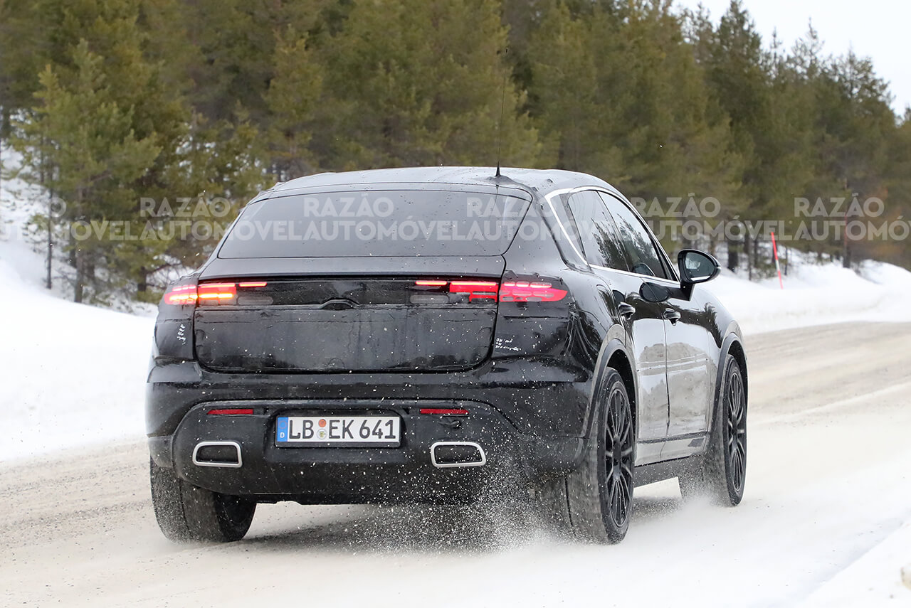 Porsche Macan EV fotos espia 2022 traseira