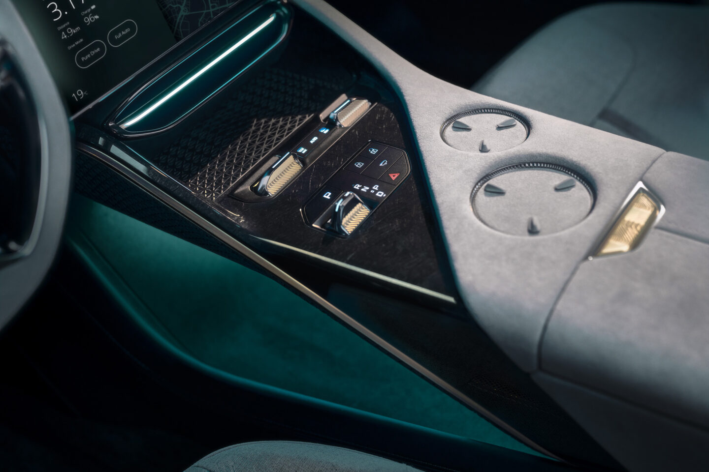 lotus Eletre interior