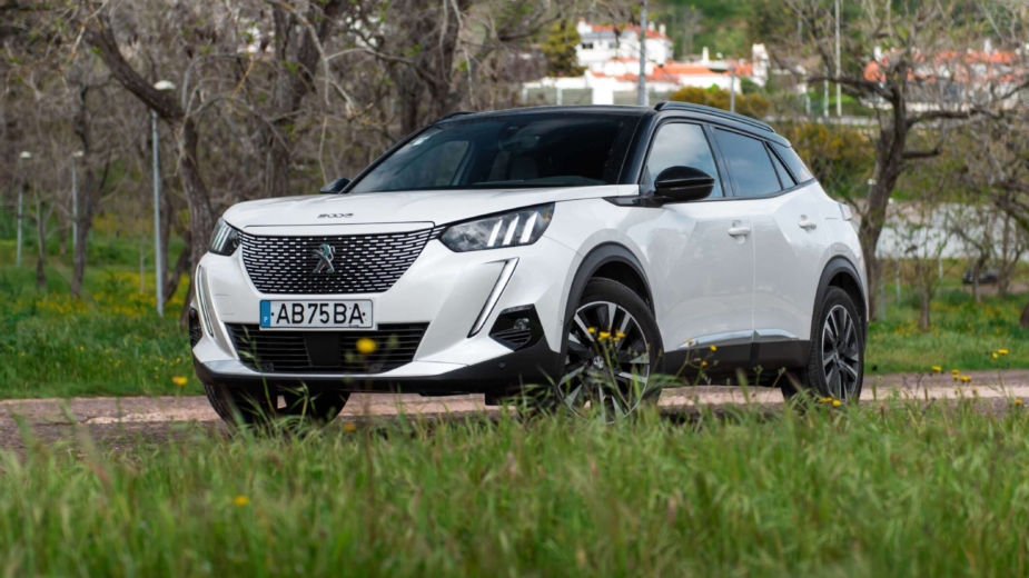 Peugeot e-2008 testado. Um SUV compacto elétrico pode ser o único carro da família?