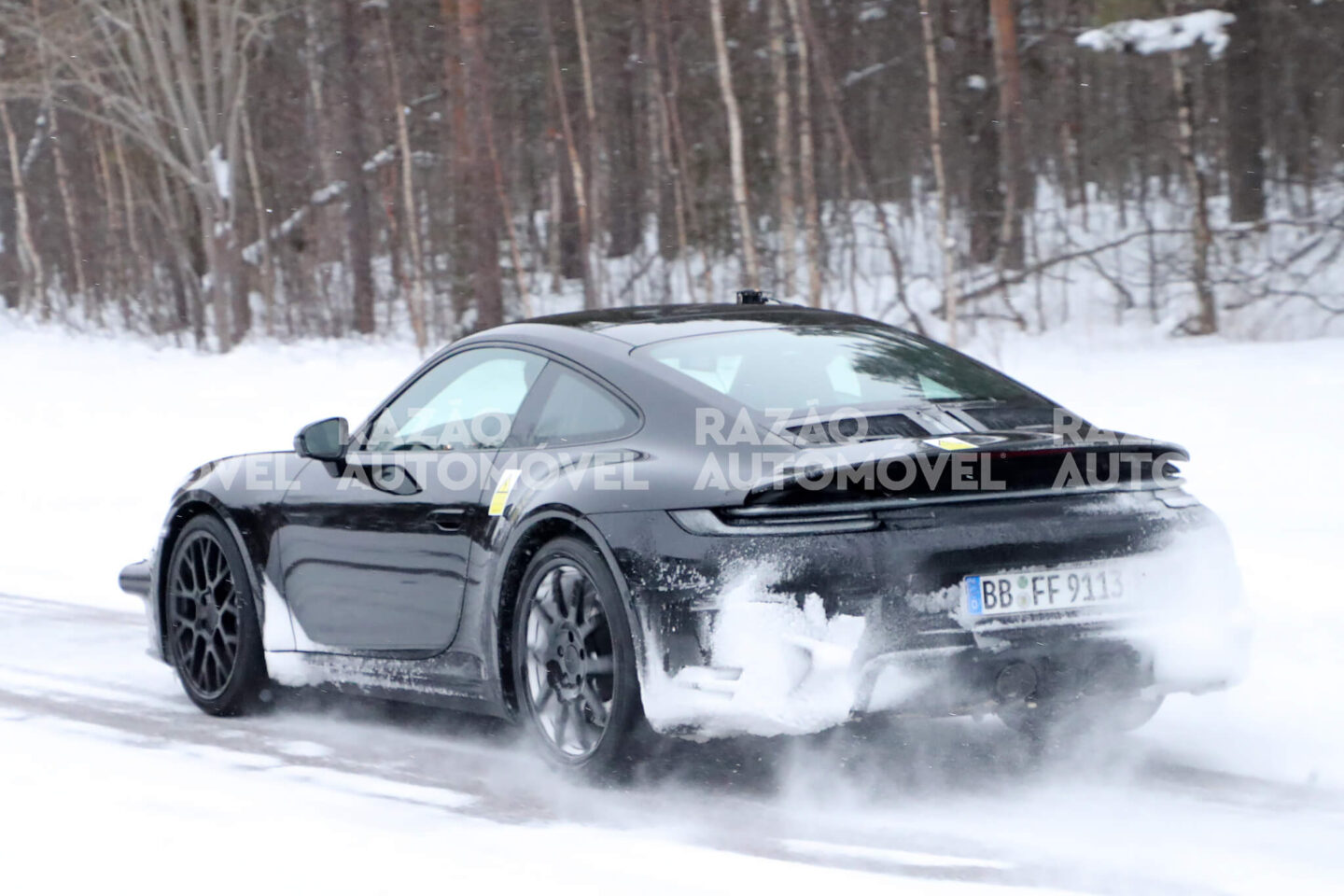 Porsche 911 992.2 híbrido fotos-espia