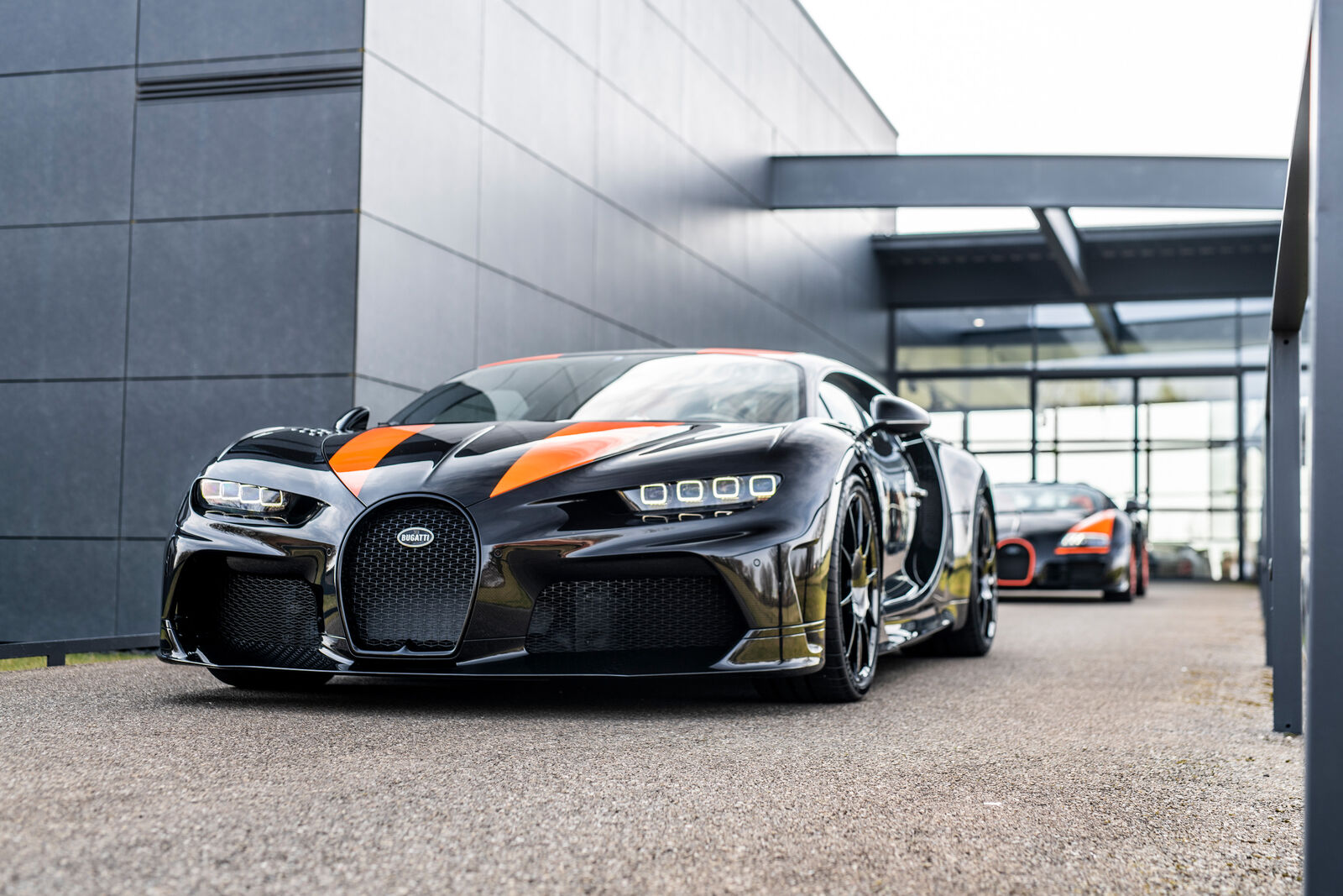 Bugatti entrega 8 carros