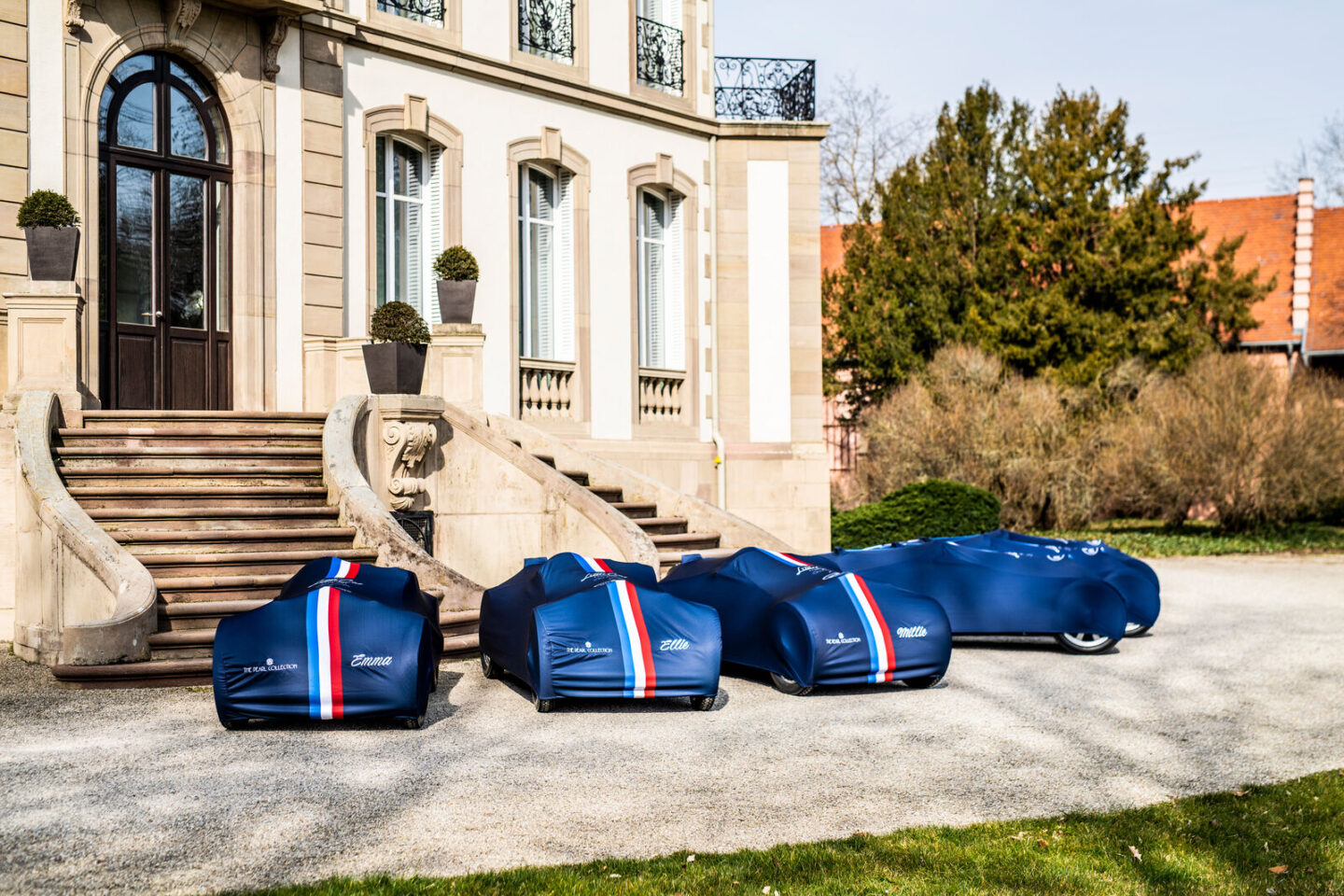 Bugatti entrega 8 carros