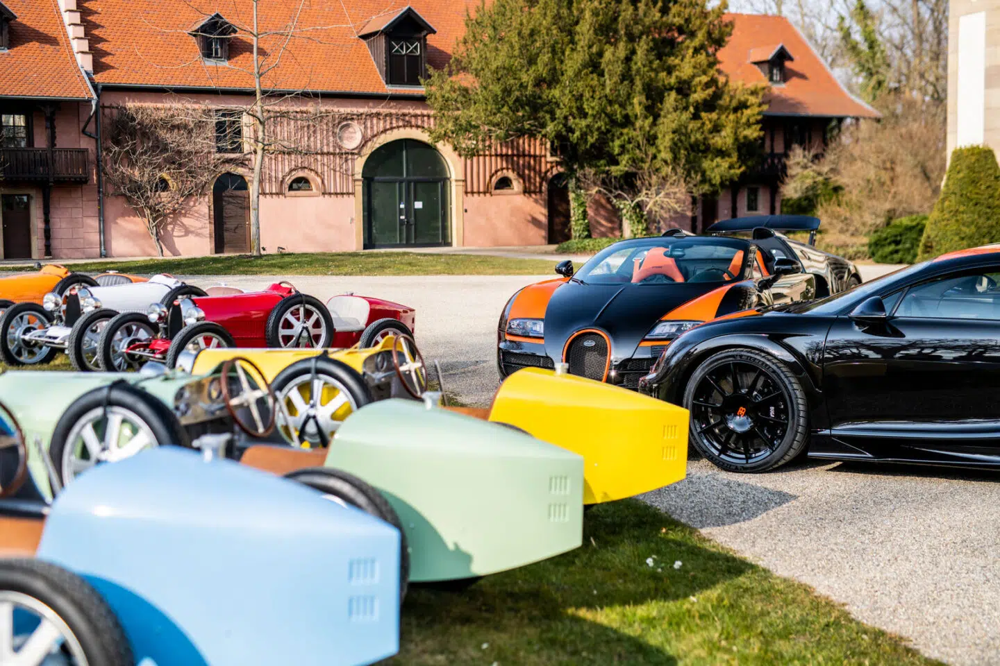 Bugatti entrega 8 carros