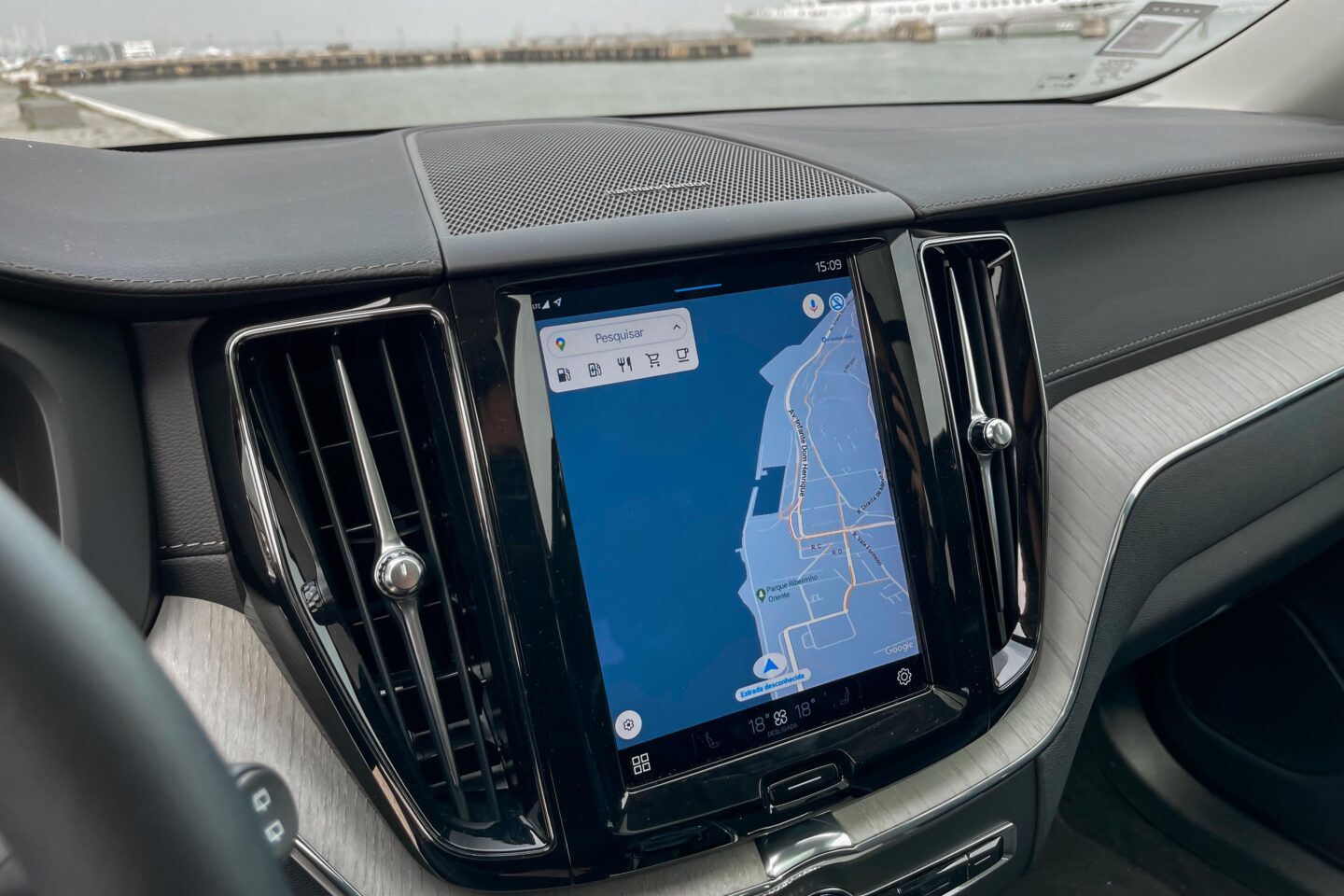 Volvo XC60 T6 Recharge ecrã central