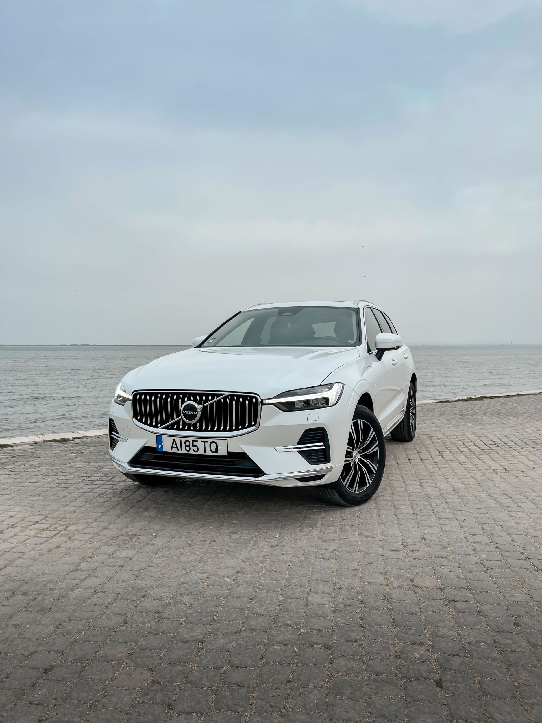 Volvo XC60 T6 Recharge frente