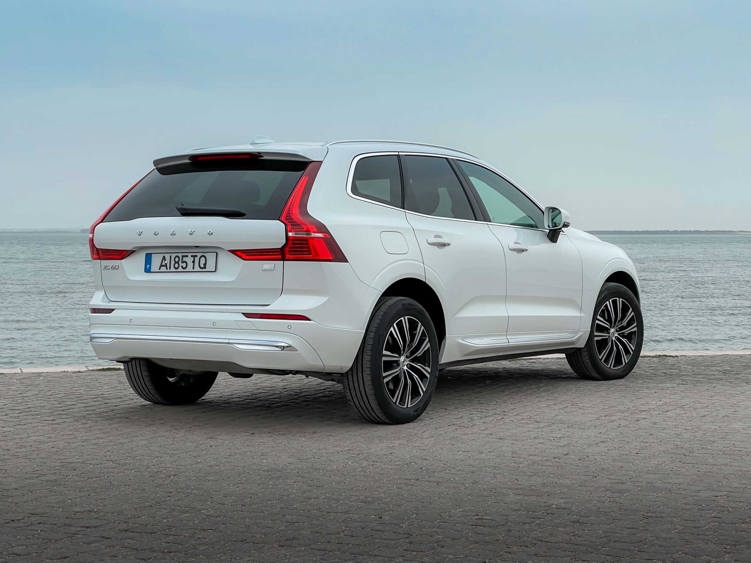 Volvo XC60 T6 Recharge traseira