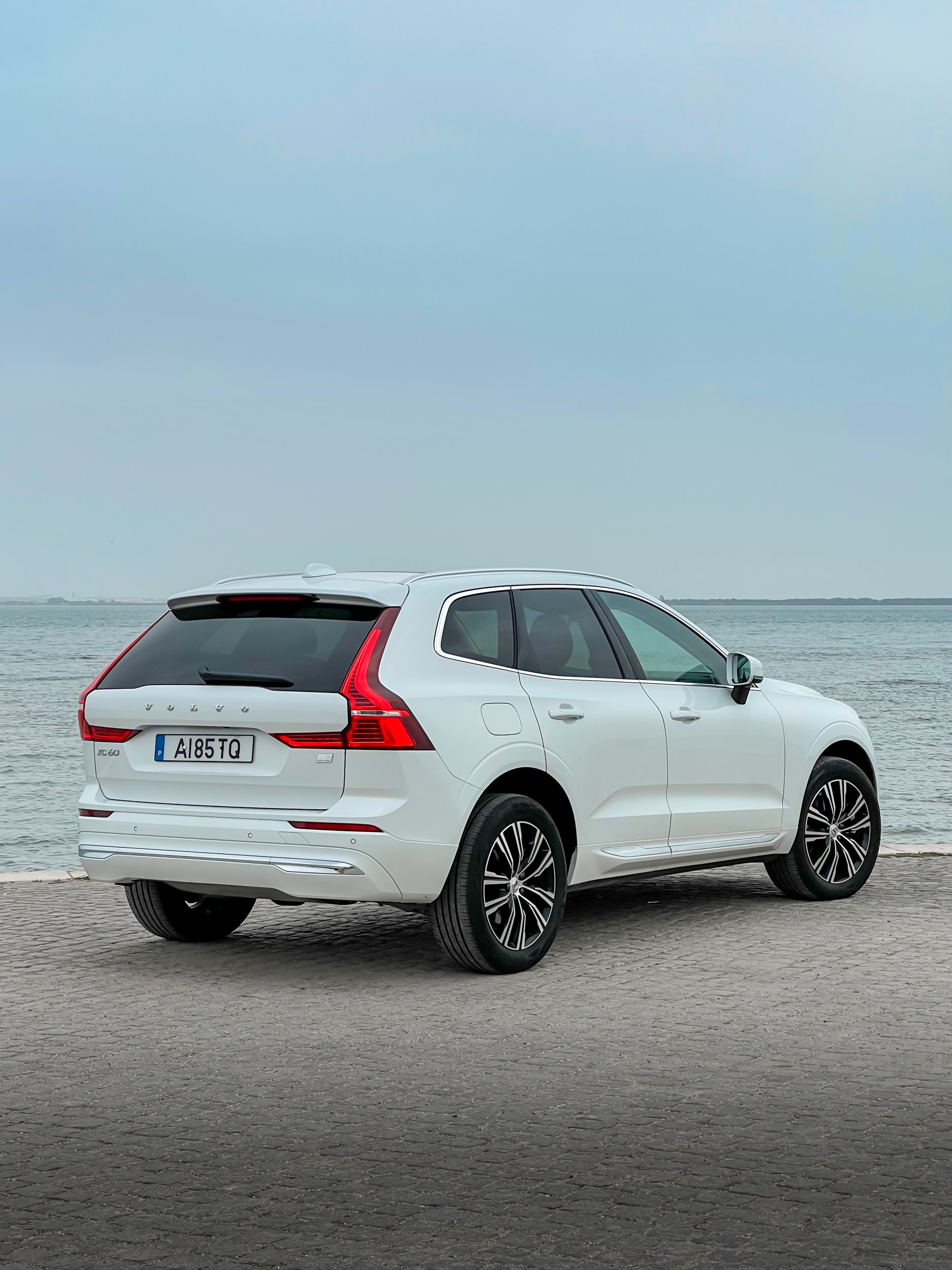 Volvo XC60 T6 Recharge traseira