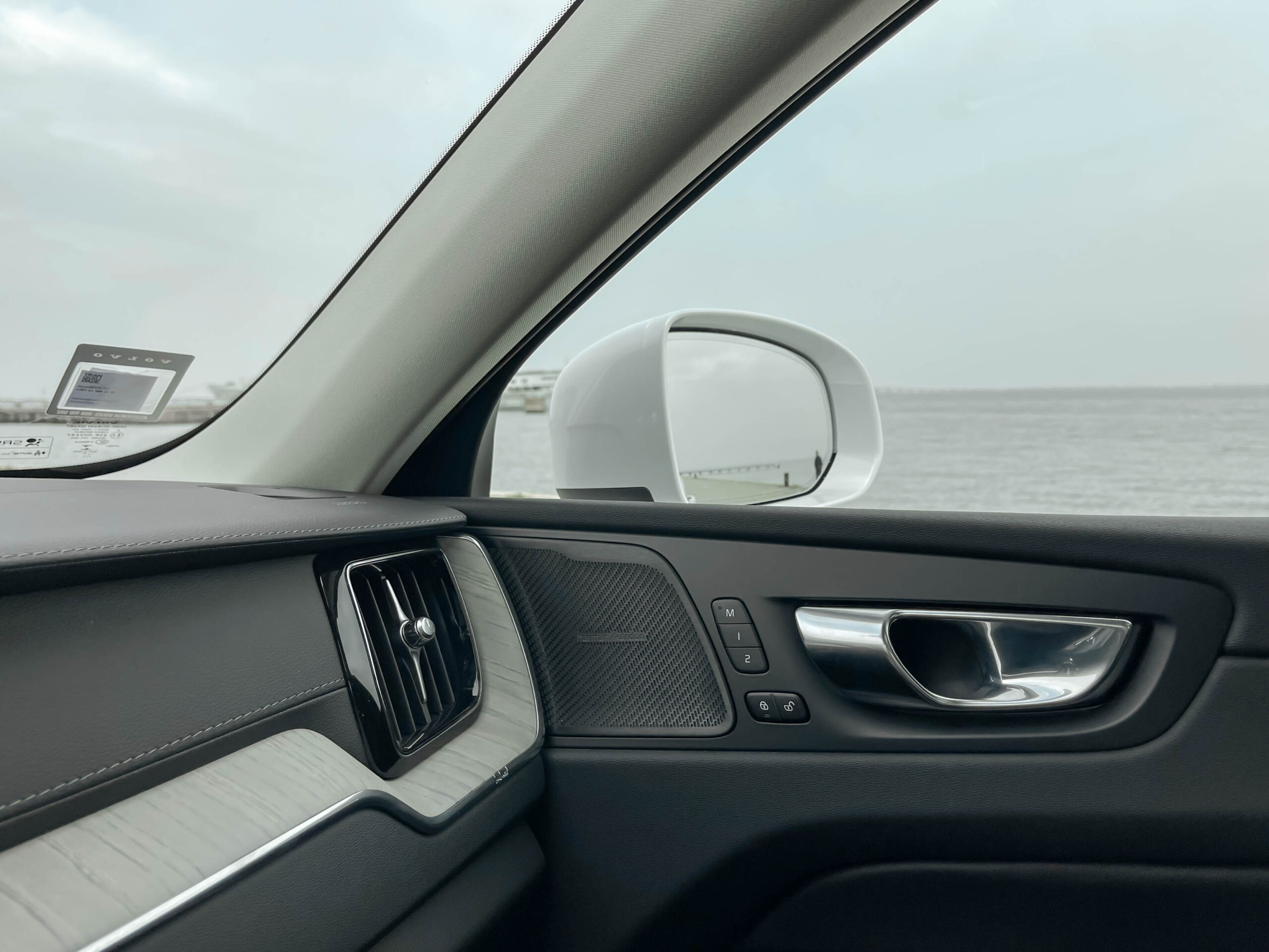 Volvo XC60 T6 Recharge interior