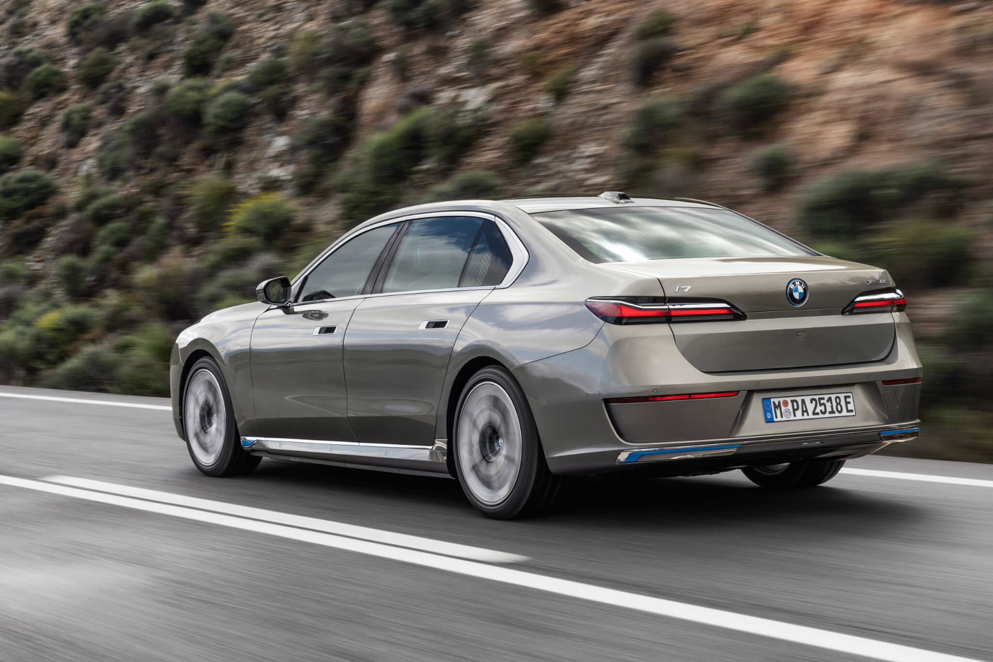 BMW i7