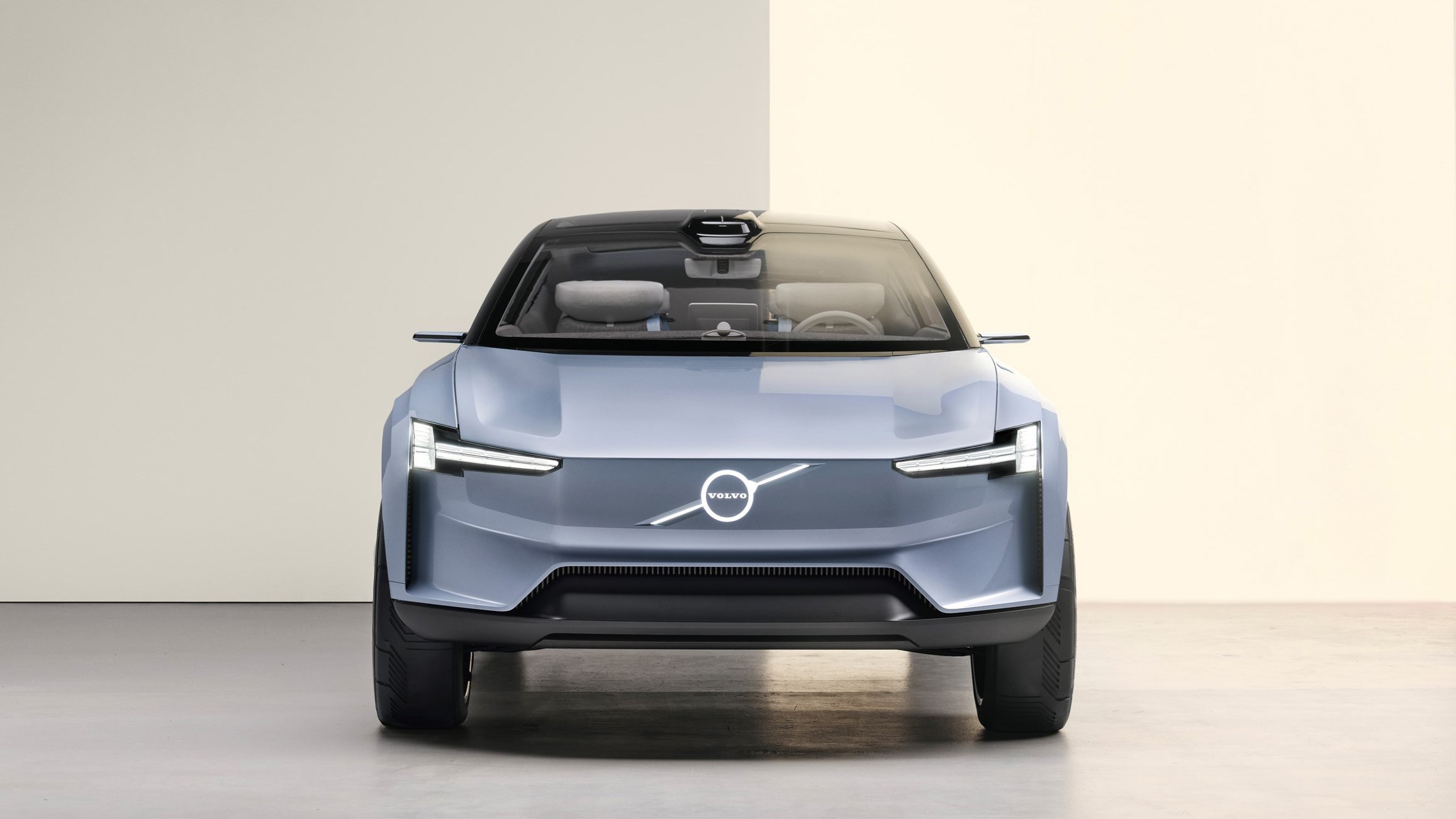 Volvo Concept Recharge Exterior front view