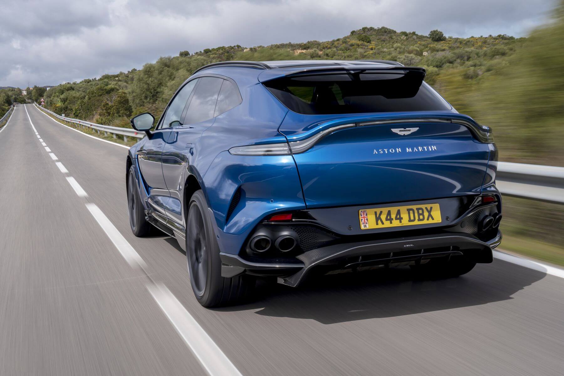 Aston Martin DBX707