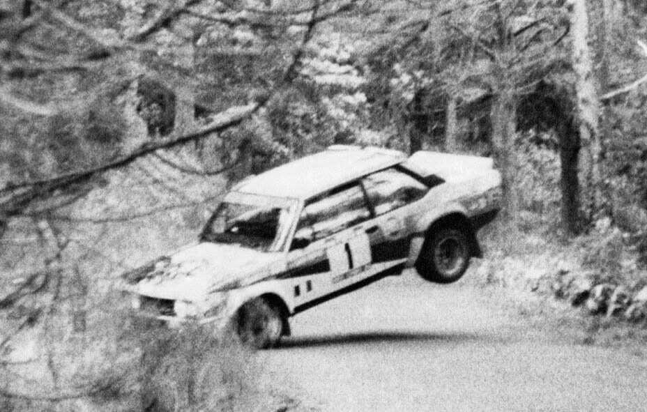 Fiat 131 Abarth de Markku Alén no momento do embate, Rally de Portugal 1981