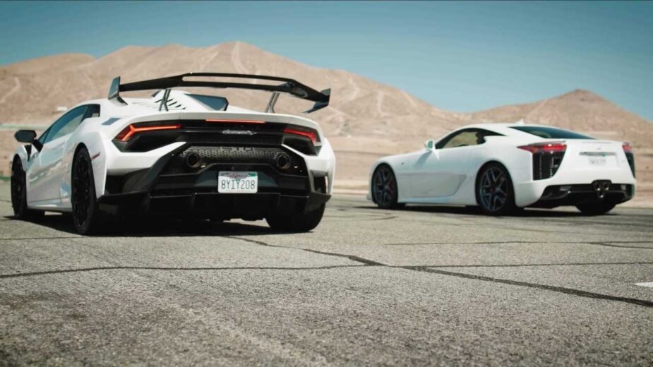 Lexus LFA vs Lamborghini Huracán STO