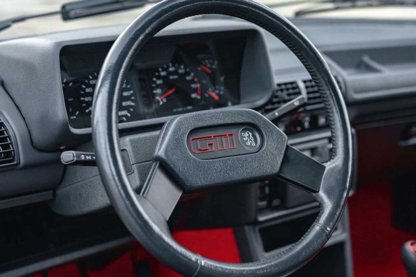 Peugeot 205 GTI interior