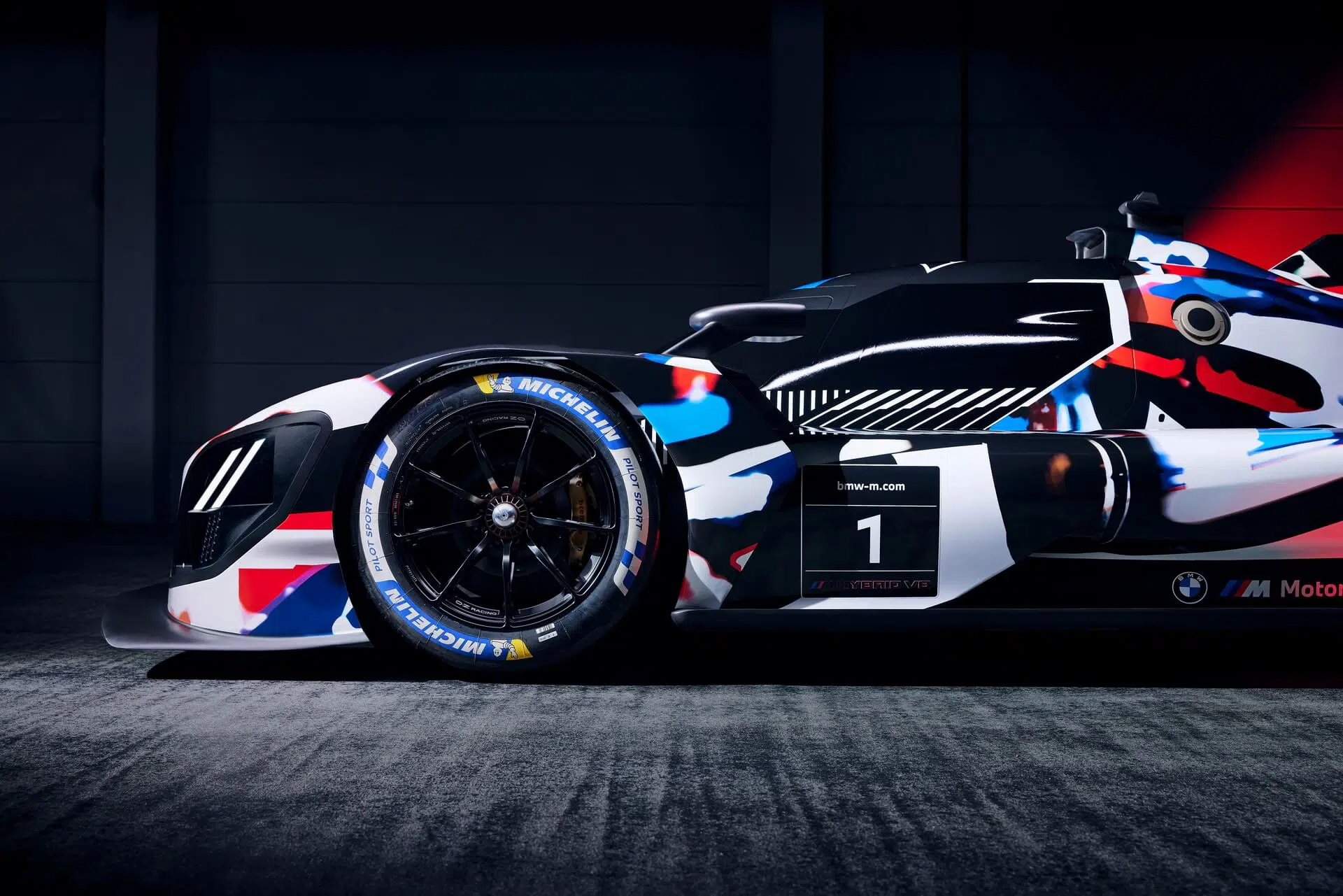 BMW M Hybrid V8