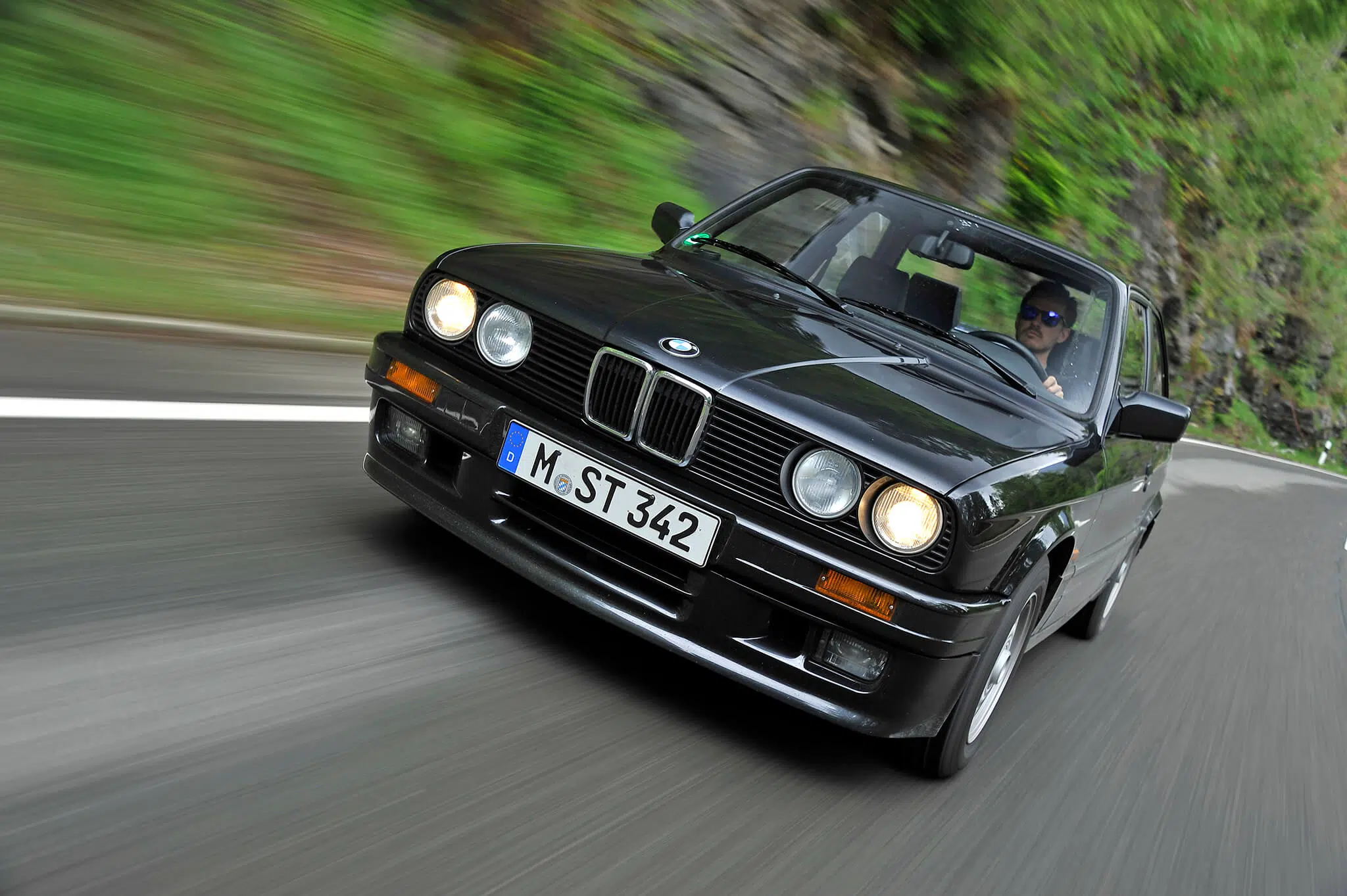 BMW 320is, frente
