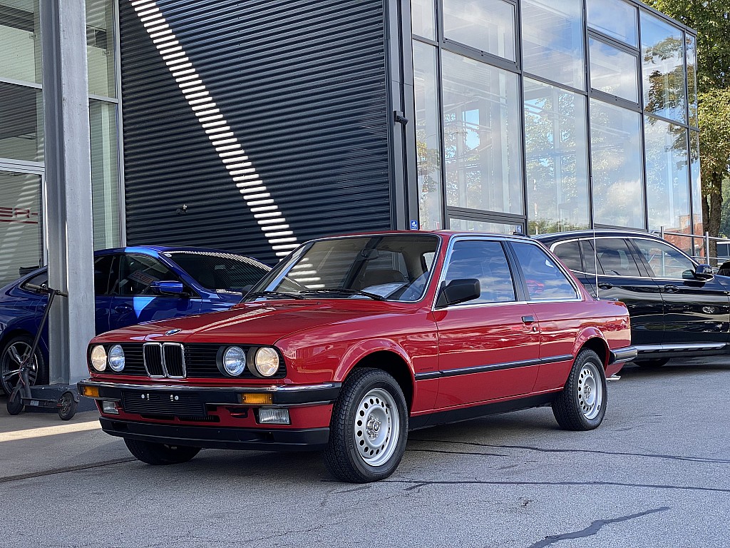 BMW 323i e30