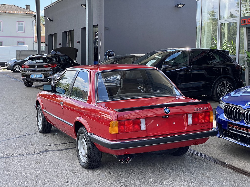 BMW 323i e30