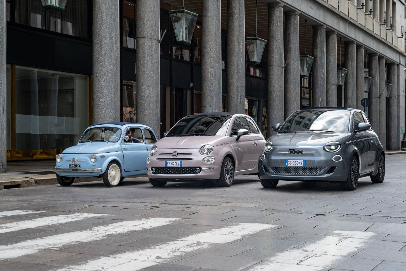 três gerações do Fiat 500