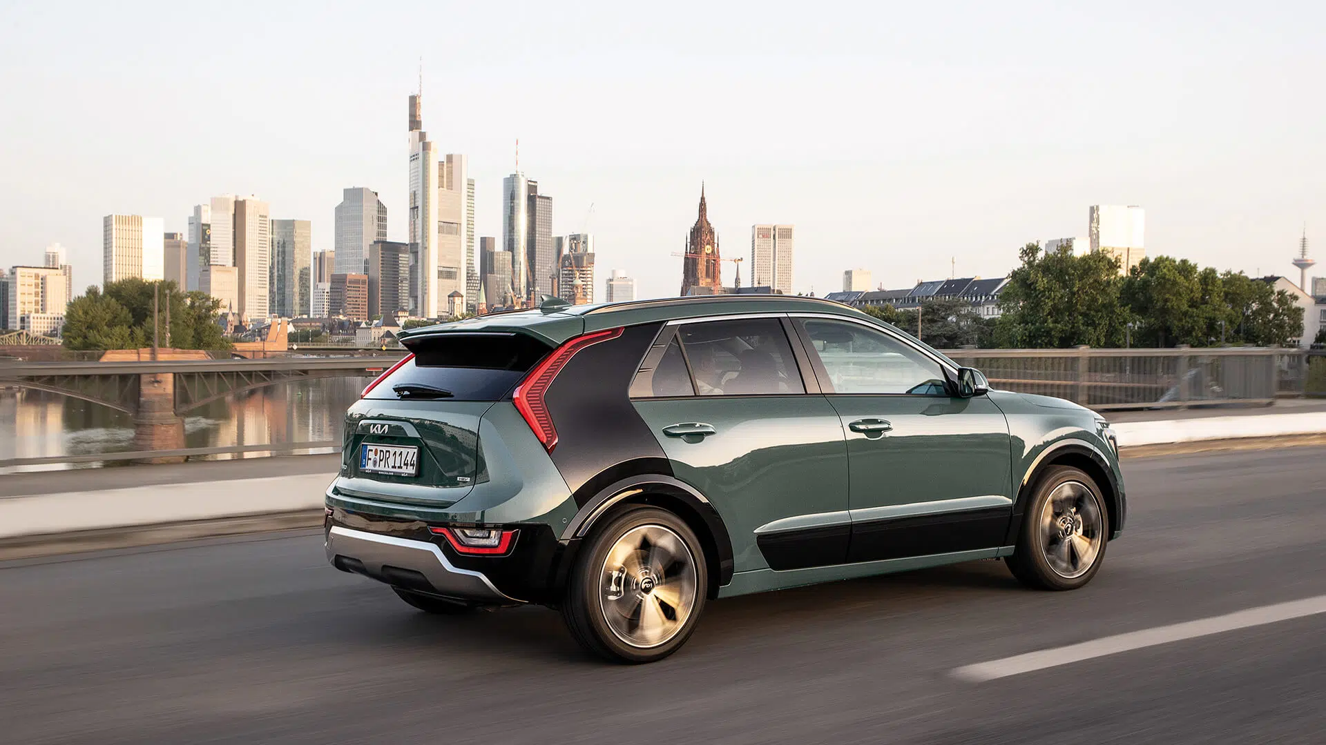Kia Niro HEV, traseira 3/4