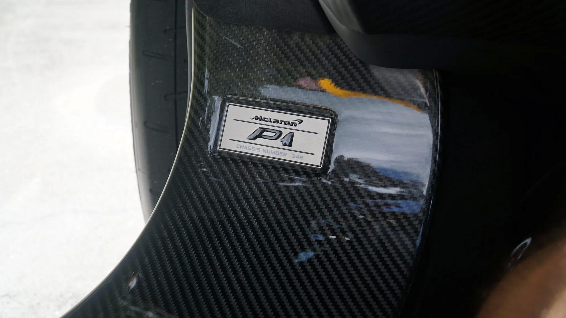McLaren P1 venda leilão placa com o número do chassis