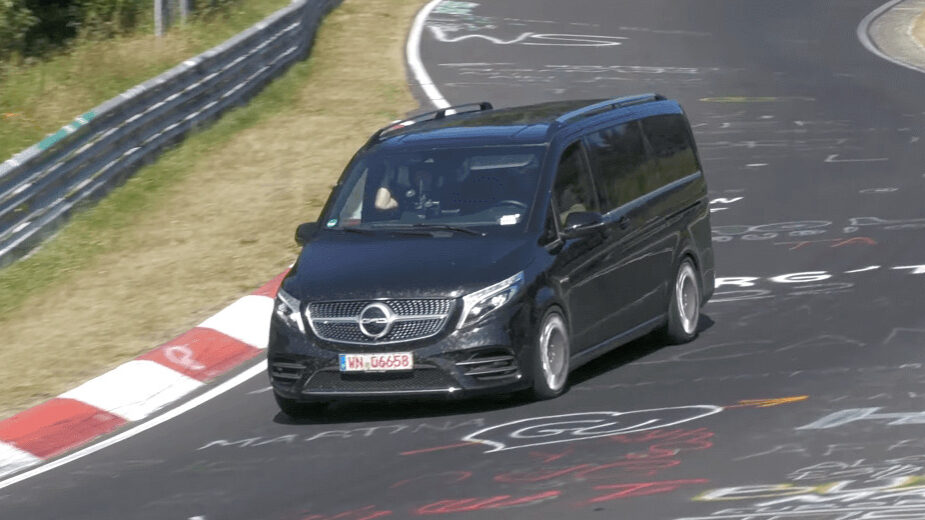 Mercedes-Benz Classe V curva Nurburgring